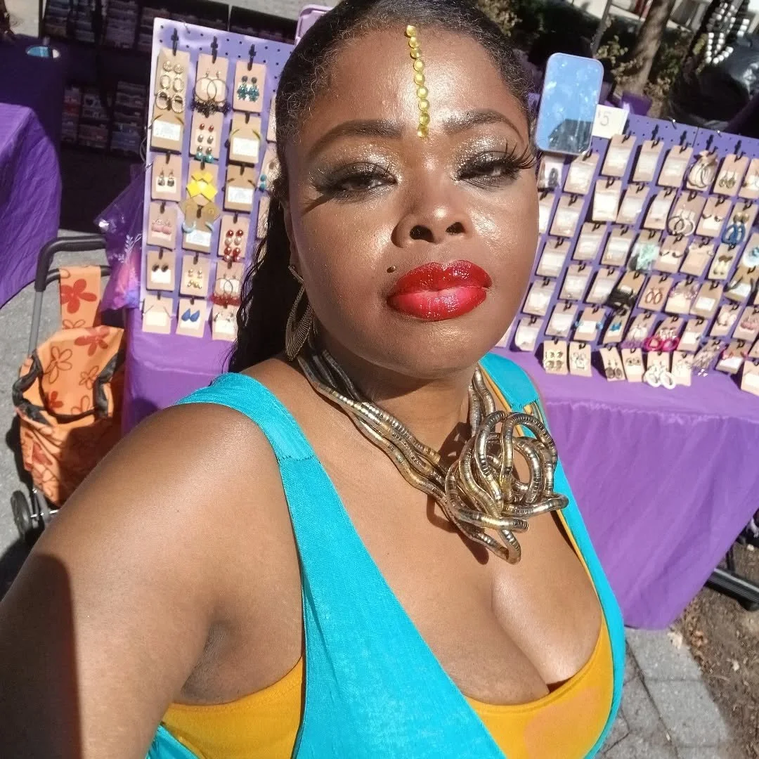 4 weeks left of this Market Season...🤞🏾
Let Us Help You Start Your Holiday Shopping...🛍