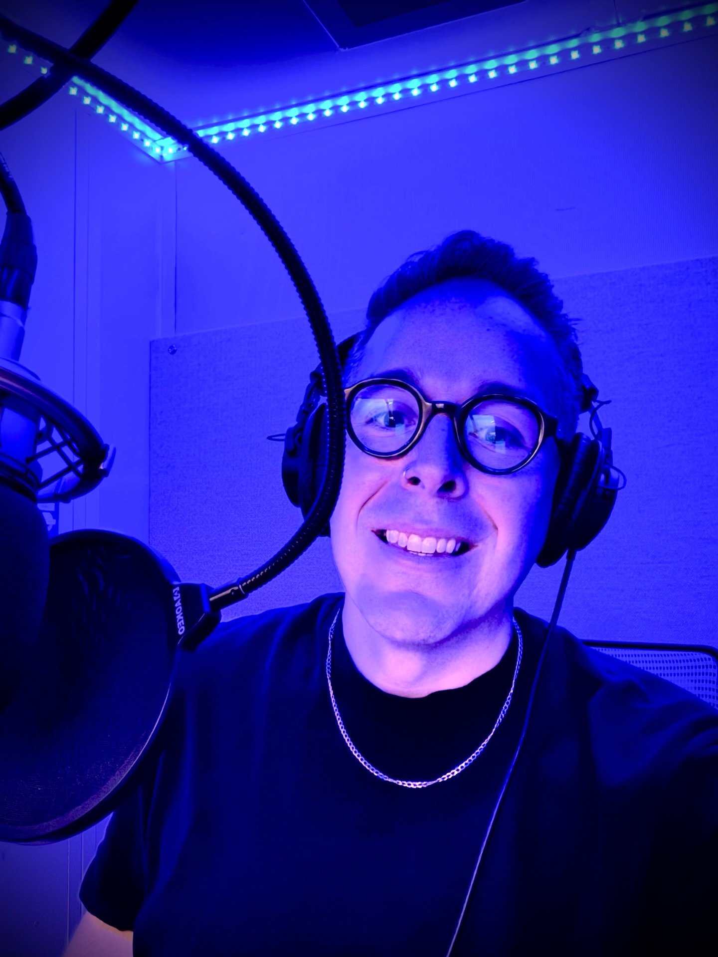 🎧📙 #ConversionTherapyDropout audiobook ✅

12.5 hours, 20 bottles of water, an entire bag of Ricola throat lozenges, gallons of tea with, and more retakes than I can even begin to count, the audiobook version of my book is done.

I was VERY apprehen