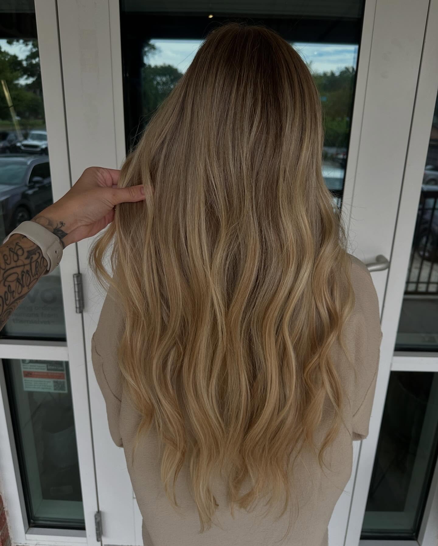 If you haven&rsquo;t booked your pre holiday hair appointment, this is your sign to do it right now 👏🏼 

Booking is easy- send a message, follow the link in the bio, click the book now button, text/call 704-251-0765 to book your next appointment. 
