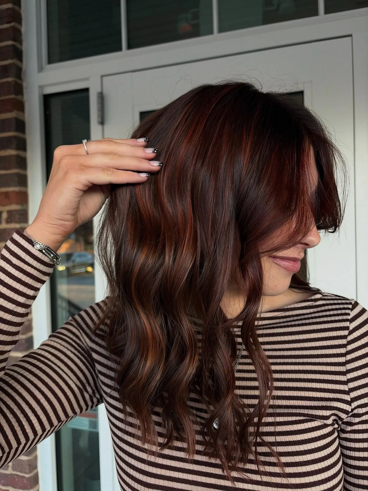 A lil cherry moment 🍒  send a message, follow the link in the bio, click the book now button, text/call 704-251-0765 to book your next appointment. By Savana

#moorsevillehairstylist #mooresvillemom #mooresvillenc #mooresville #lakenorman #balayage 