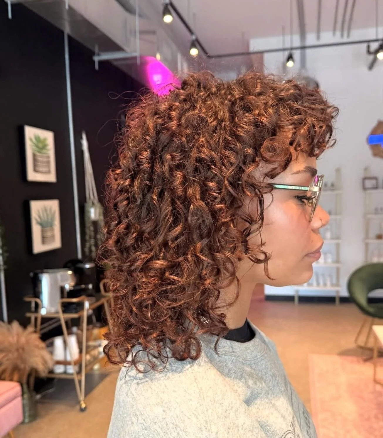 A lil curly moment to start off the new year 🫡 

Send a message, follow the link in the bio, click the book now button, text/call 704-251-0765 to book your next appointment. By Evie 

#moorsevillehairstylist #mooresvillemom #mooresvillenc #mooresvil
