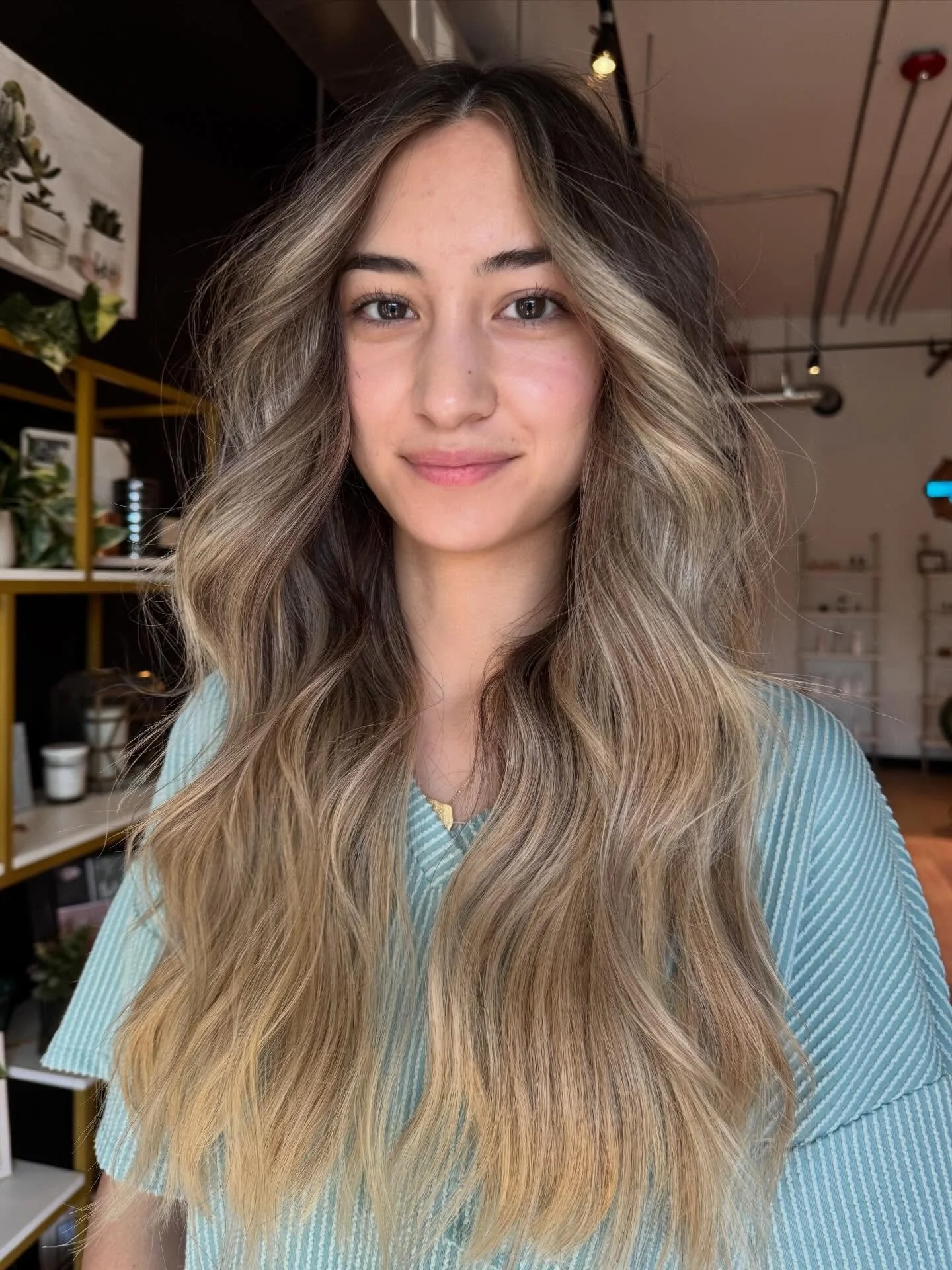 Swooning over this pretty lil lived in blonde moment ✨  send a message, follow the link in the bio, click the book now button, text/call 704-251-0765 to book your next appointment. By Kendyl

#moorsevillehairstylist #mooresvillemom #mooresvillenc #mo