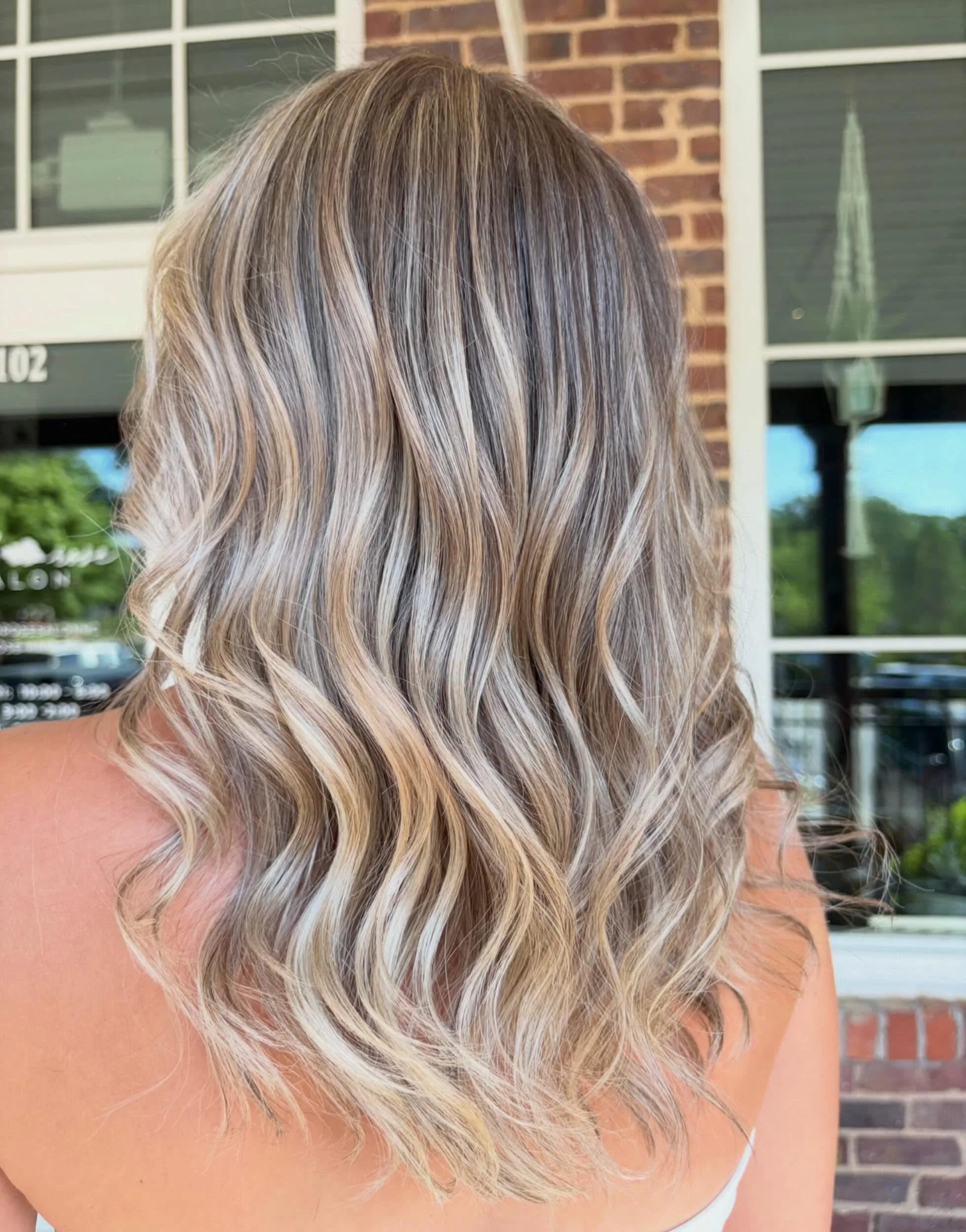 Blonder. Brighter. Better hair for summer 🫶🏼 send a message, follow the link in the bio, click the book now button, text/call 704-251-0765 to book your next appointment. By Savana

#moorsevillehairstylist #mooresvillenc #mooresville #mooresvillesal