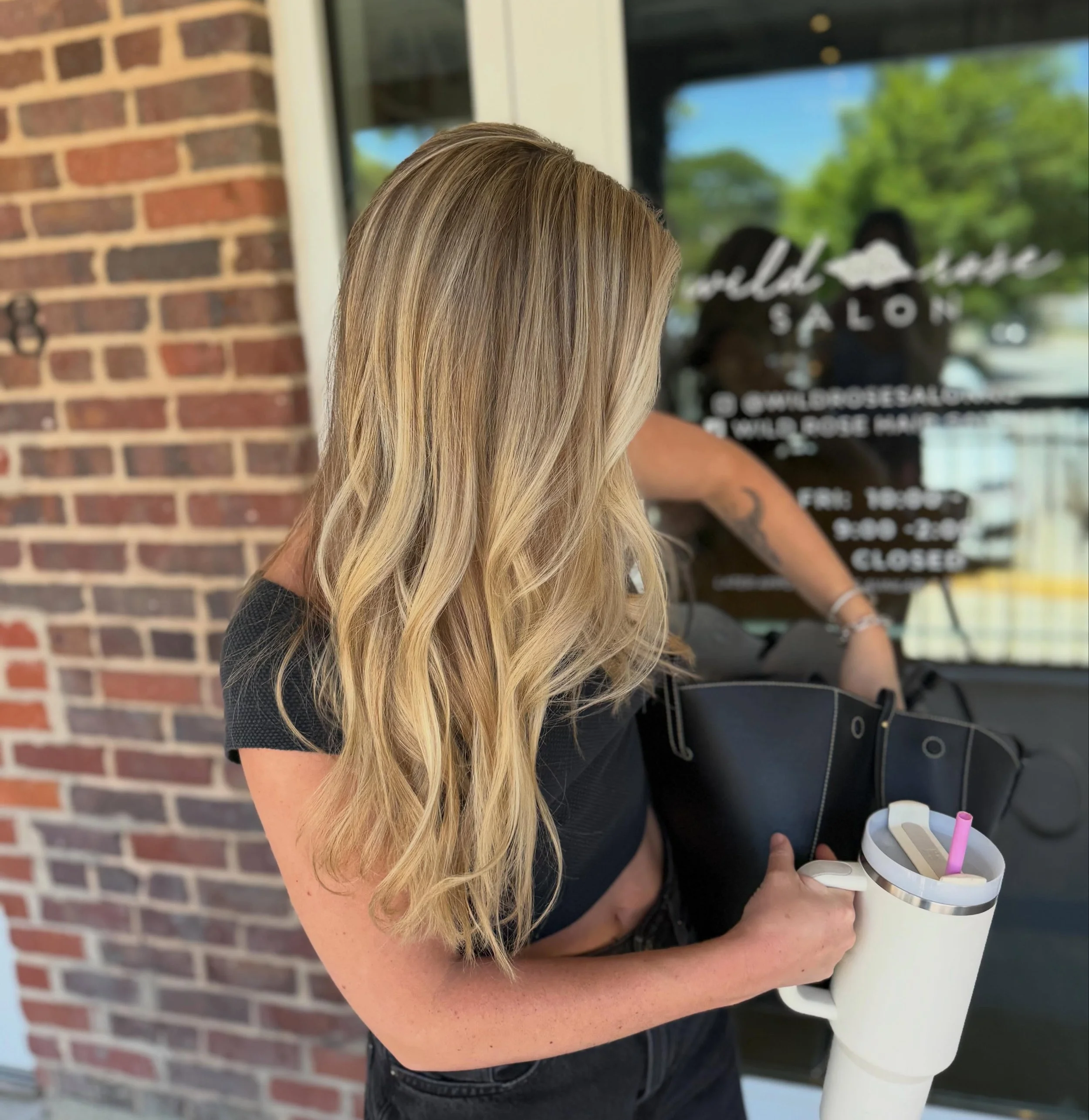 Hair so good it looks perfect even when you&rsquo;re grabbing something out of your bag post appointment 😌
All you have to do is send a message, follow the link in the bio, click the book now button, text/call 704-251-0765 to book your next appointm