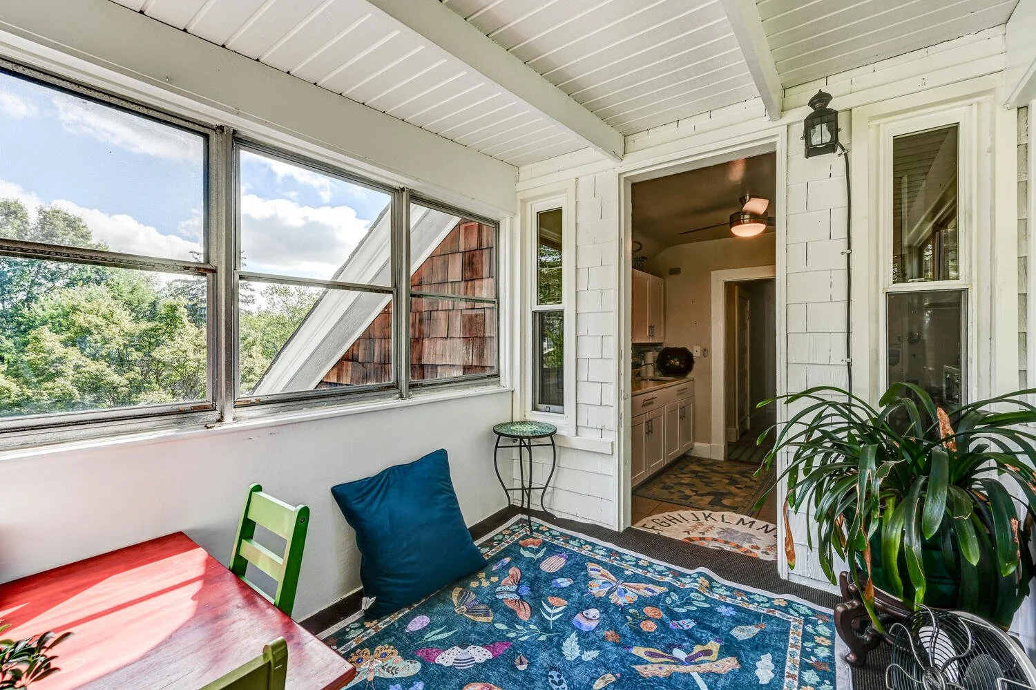 692 Gladstone Ave Baltimore MD-large-046-030-Sun Room-1500x999-72dpi.jpg