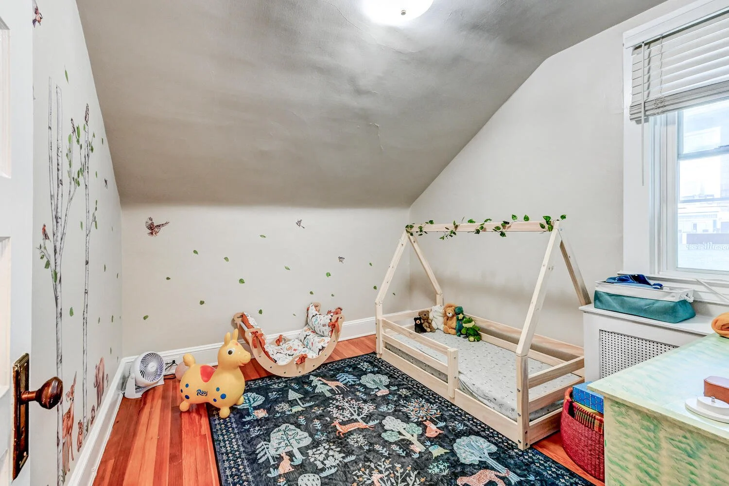 692 Gladstone Ave Baltimore MD-large-043-017-Bedroom-1500x1000-72dpi.jpg