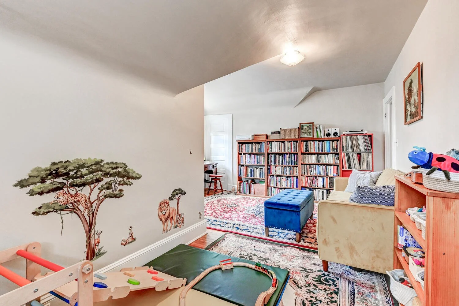 692 Gladstone Ave Baltimore MD-large-036-010-Living Room-1500x1000-72dpi.jpg