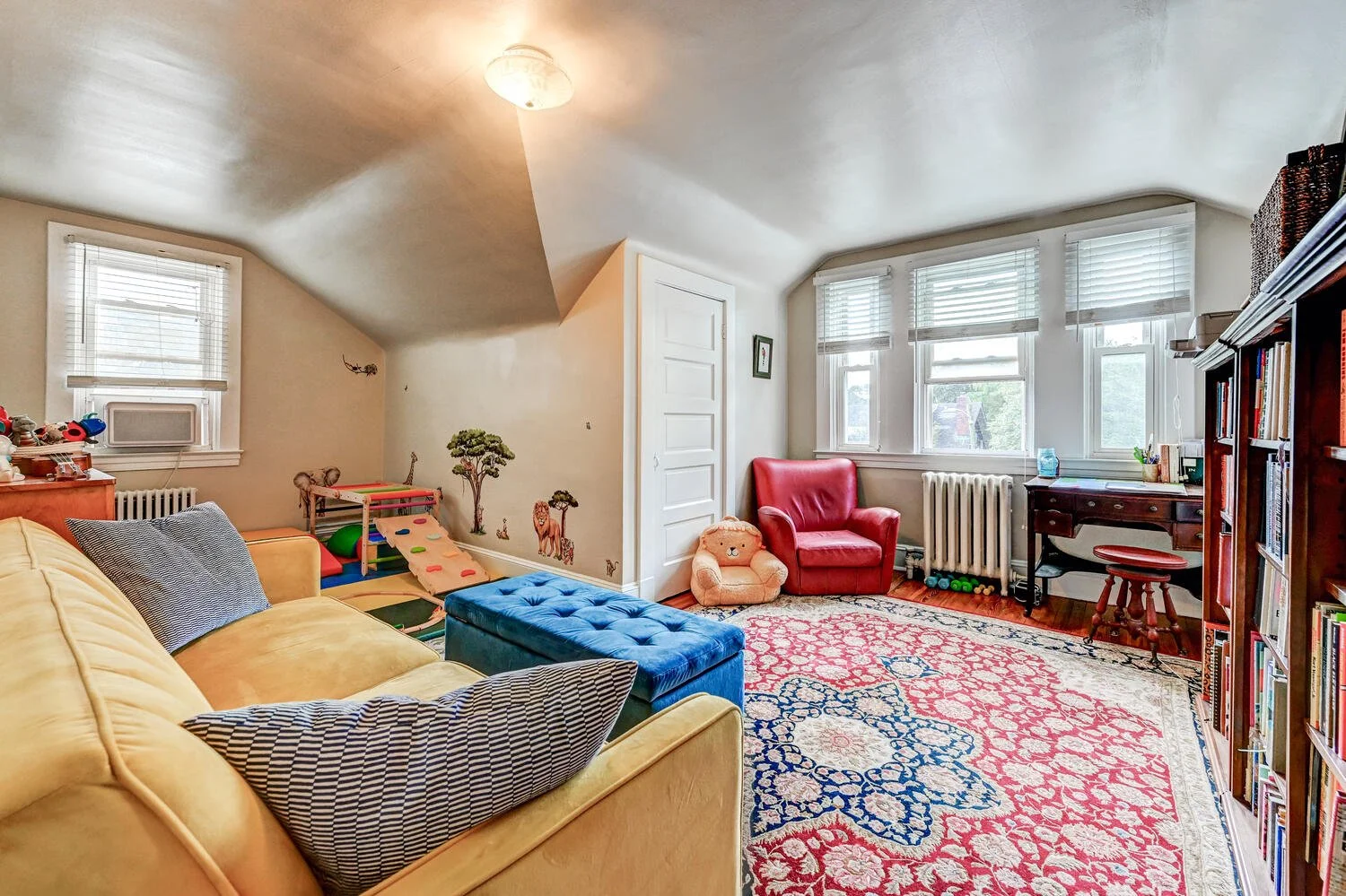 692 Gladstone Ave Baltimore MD-large-035-031-Living Room-1500x999-72dpi.jpg