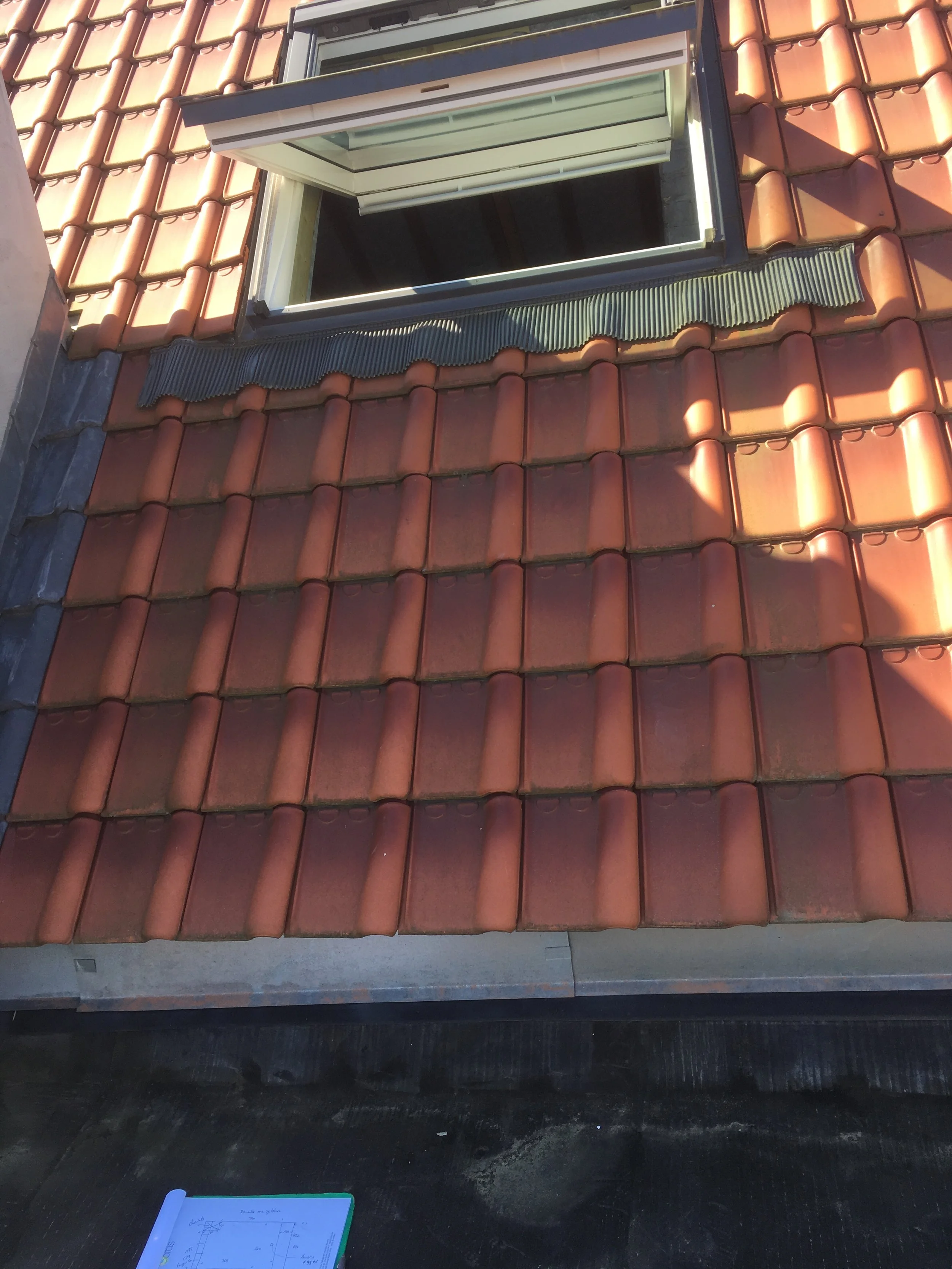 Isolation et étanchéité d’une toiture plate et d’une toiture inclinée