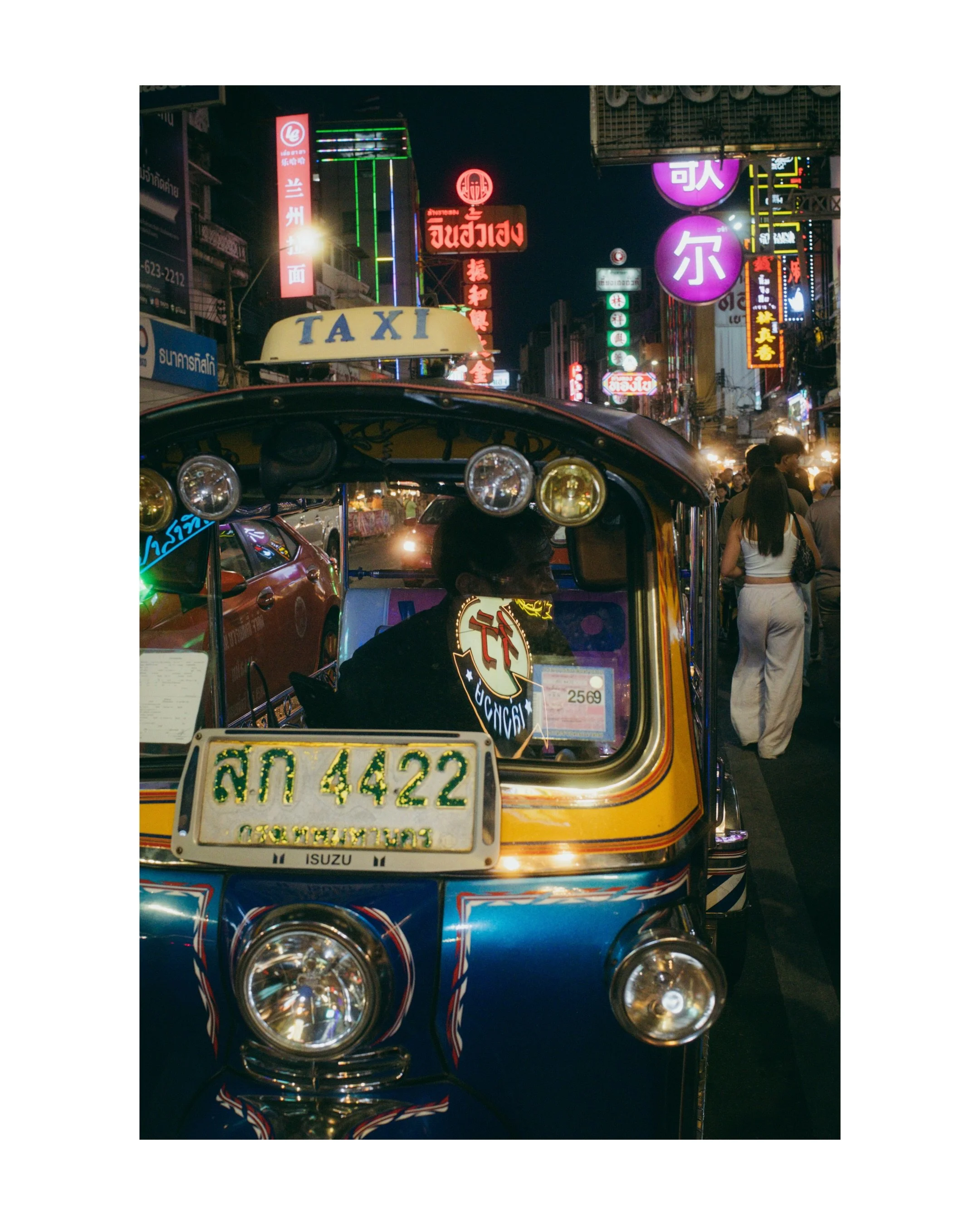 Chinatown - Bangkok 🇨🇳🇹🇭

@nadinemaliaa 

#thailand #bangkok #chinatown #streetphotography