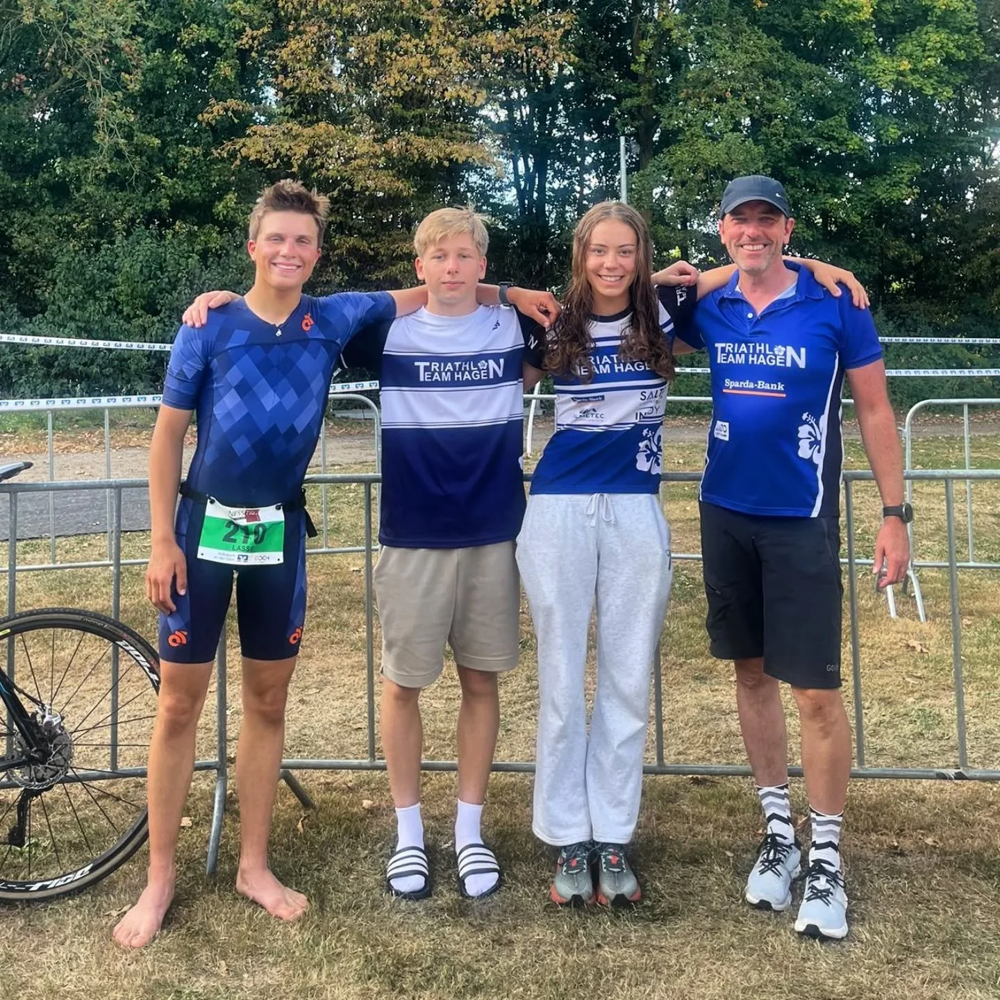 ℕ𝕒𝕔𝕙𝕨𝕦𝕔𝕙𝕤𝕔𝕦𝕡 𝕚𝕟 𝔾𝕠𝕔𝕙

Das Ende der Sommerferien in NRW l&auml;utet traditionell die finale Phase der Nachwuchscupserie des NRWTV ein.
Am Wochenende stand der wundersch&ouml;ne Gochnesstriathlon im Rennkalender &ndash; dieses Jahr sog