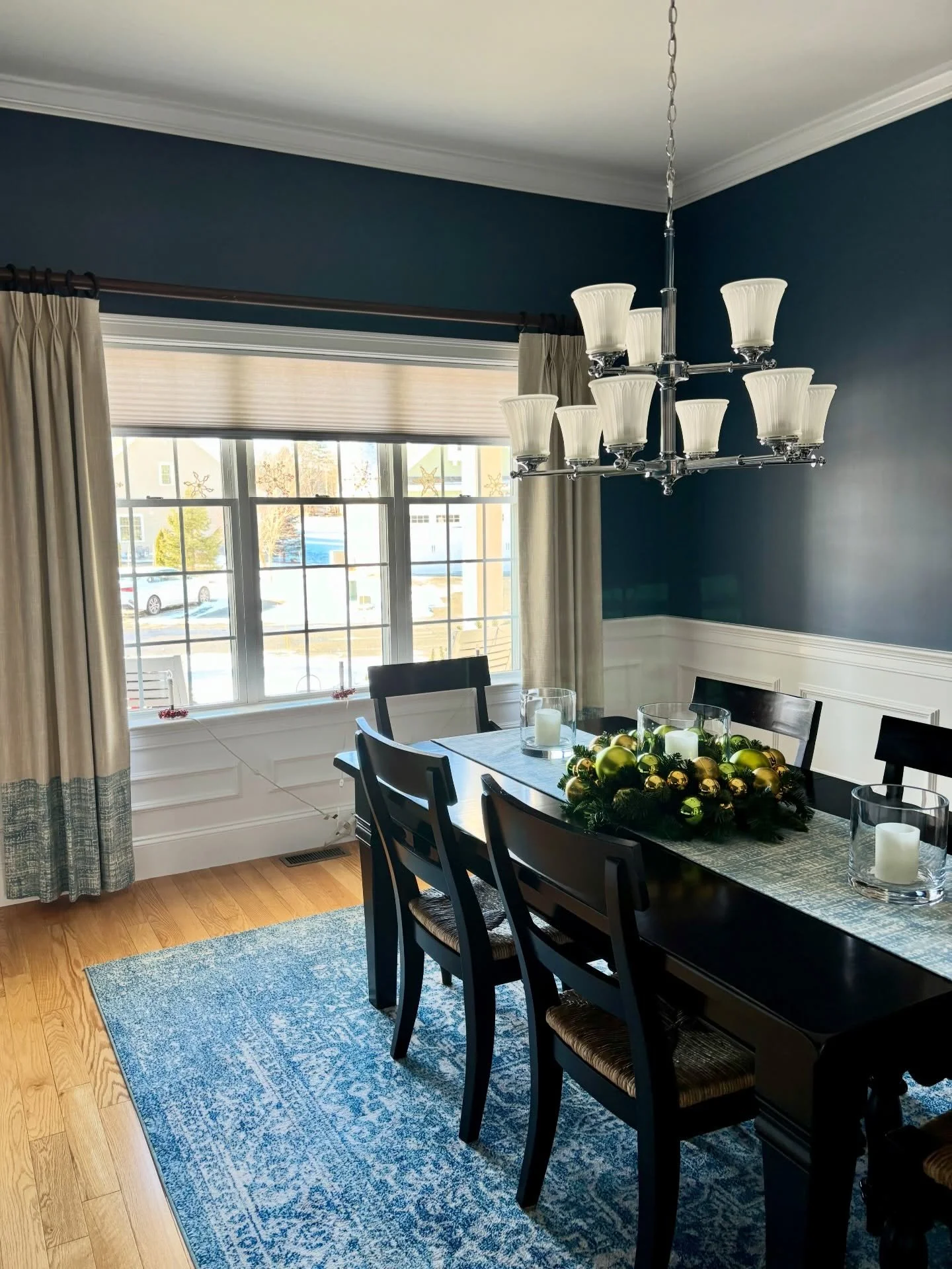 This dining room transformation is all about the power of luxury finish work. 
.
We added custom picture molding and chair rail to elevate the space&mdash;bringing depth, balance, and timeless architectural detail to the room.
.
Our clients consisten