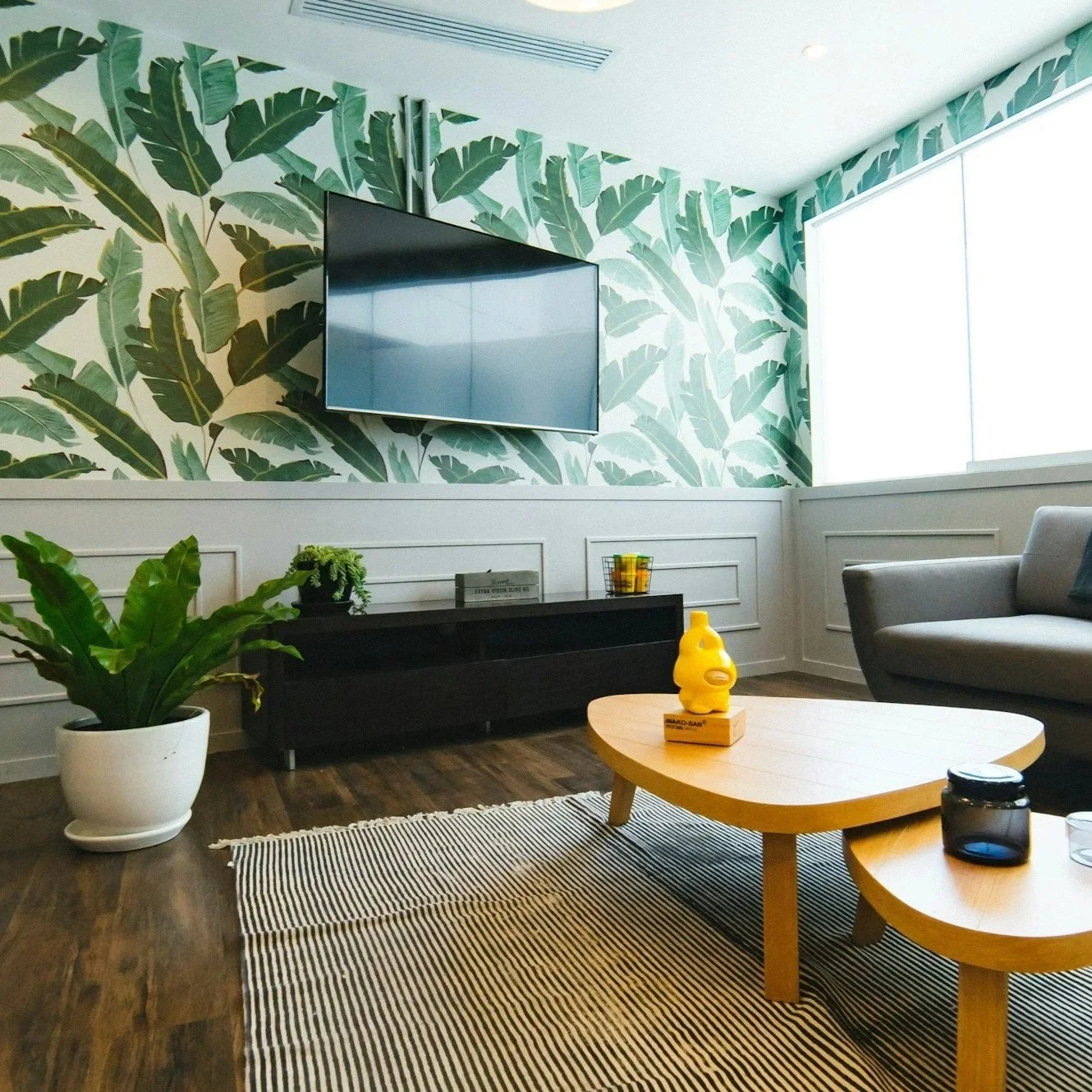 The Great Wallpaper Escape: Freeing Your Walls