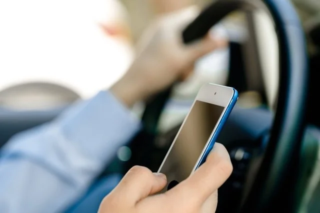 6 Smart Tips for Text-Free Driving