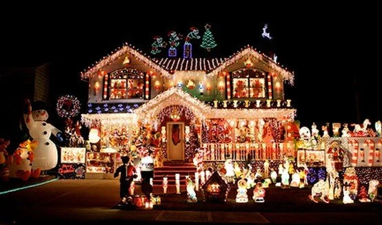 6 Safety Tips for Installing Christmas Lights