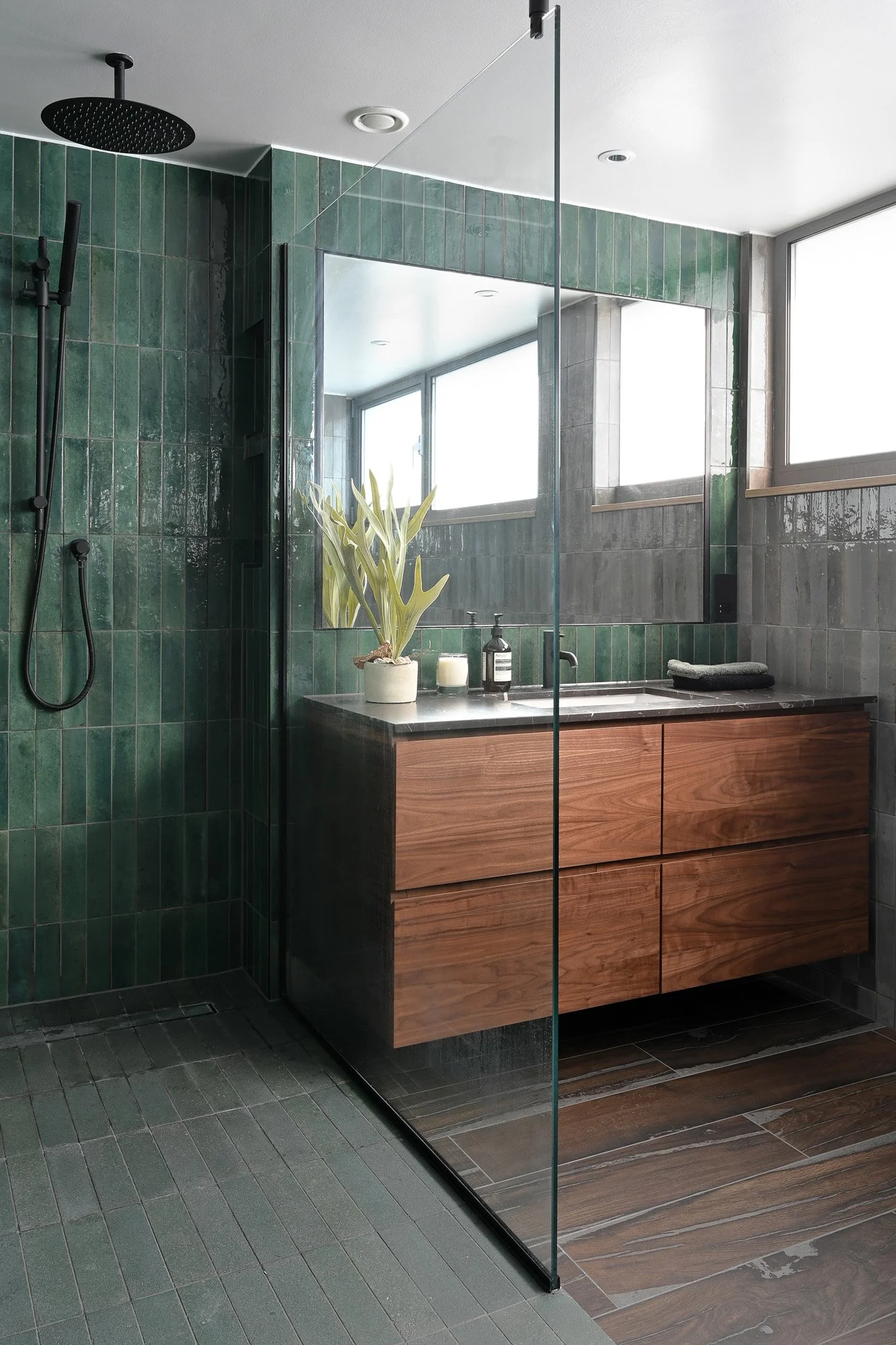 Sara Leonor_Green bathroom 05.jpg