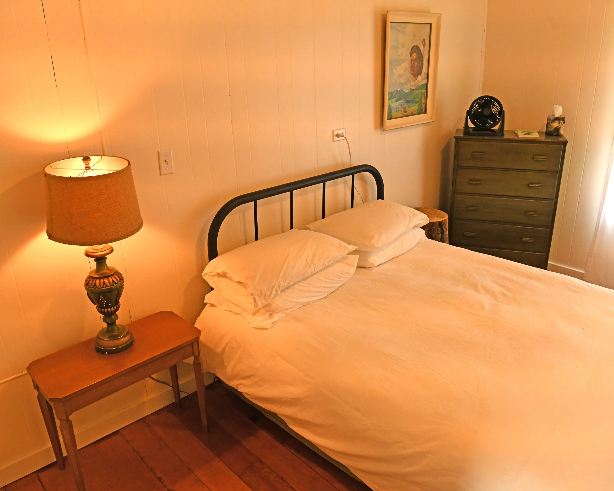 farmhouse-interior-bed-2.jpg