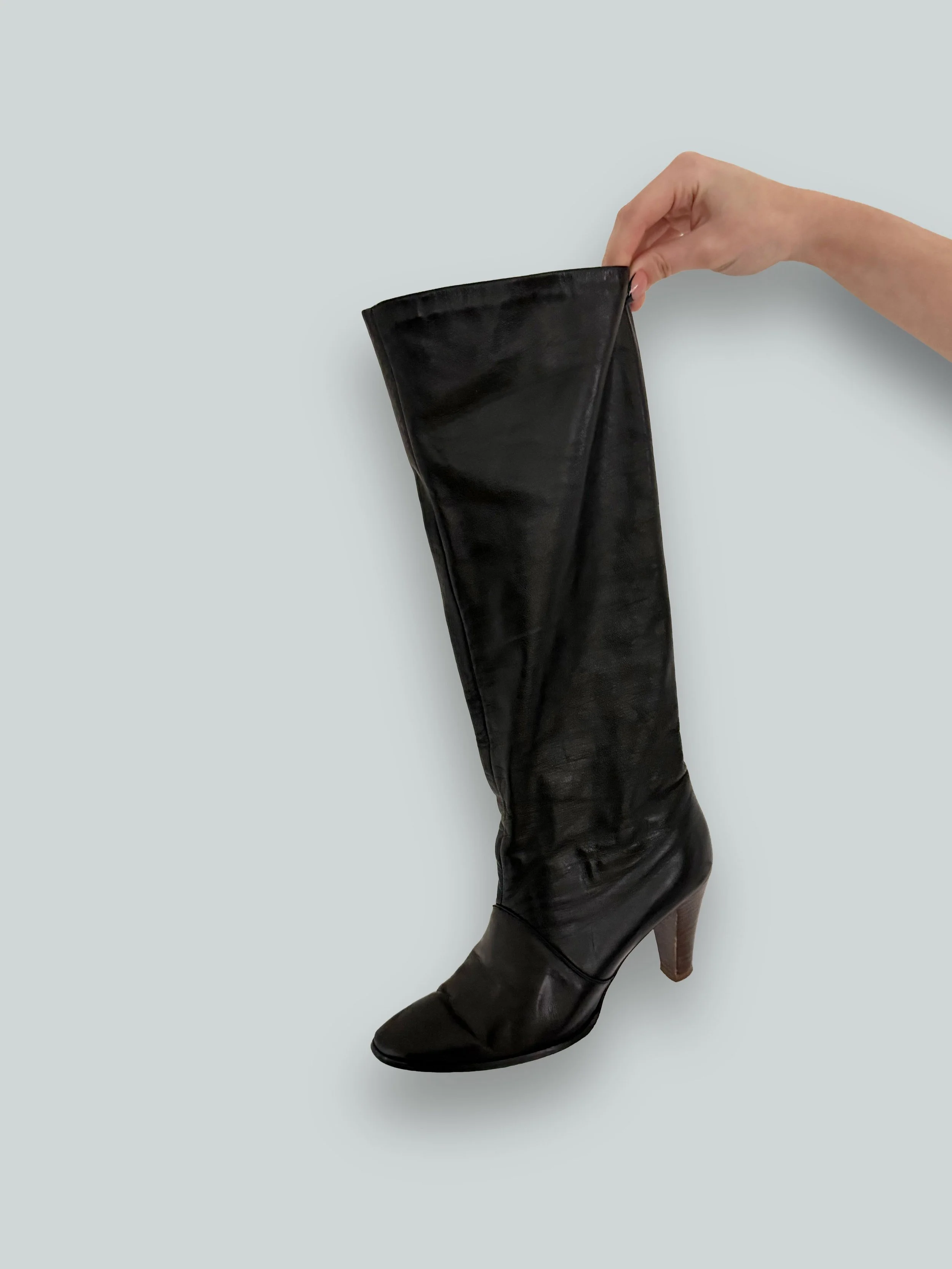 THE PERFECT BLACK KNEE-HIGH BOOT