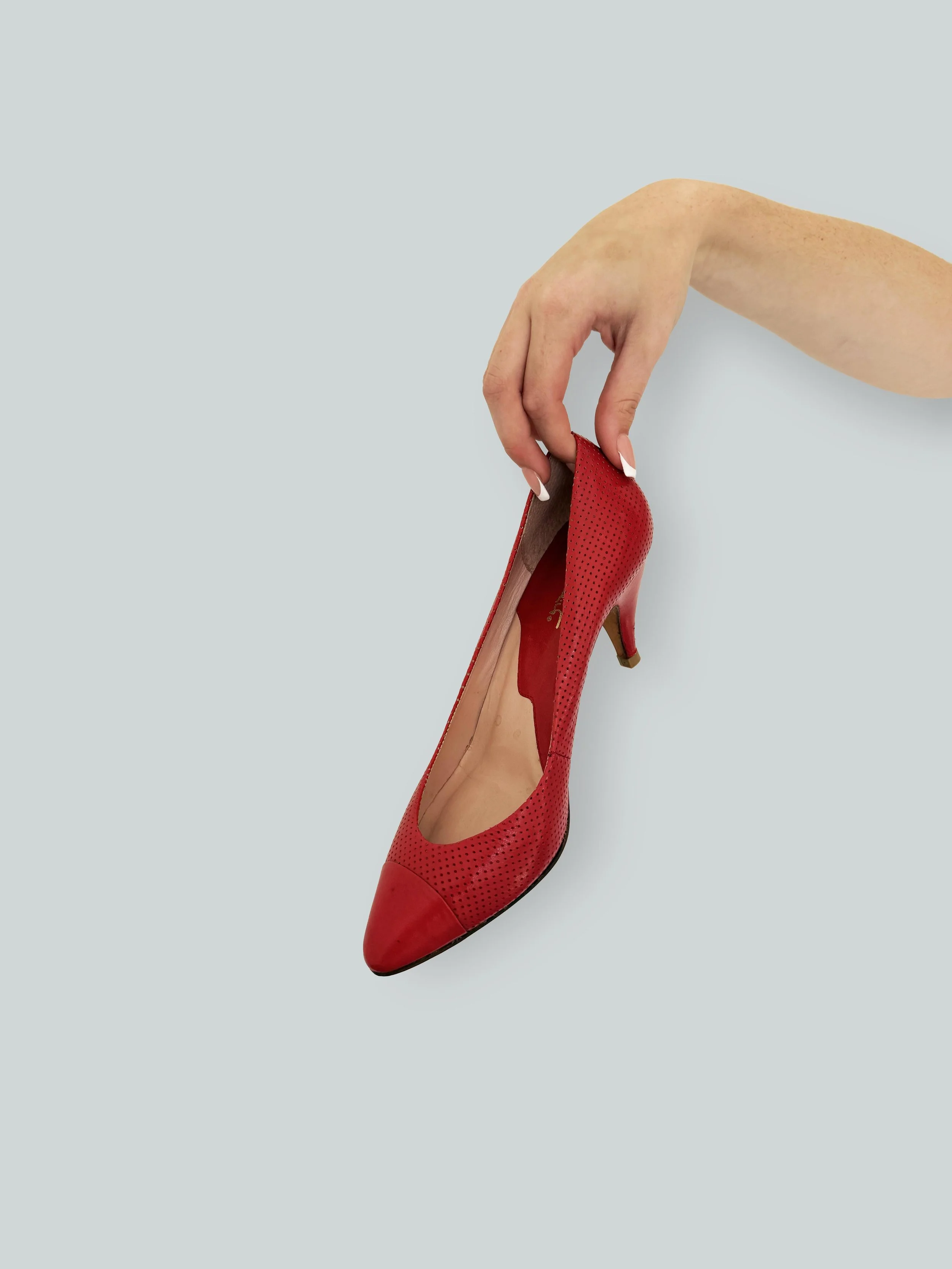 THE-RED-PUMP_1.jpg