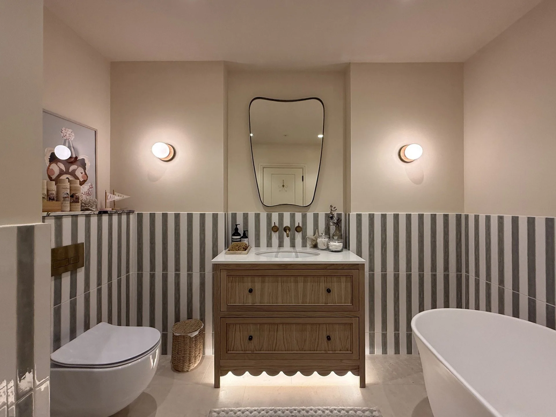 Family Bathroom 01.jpg
