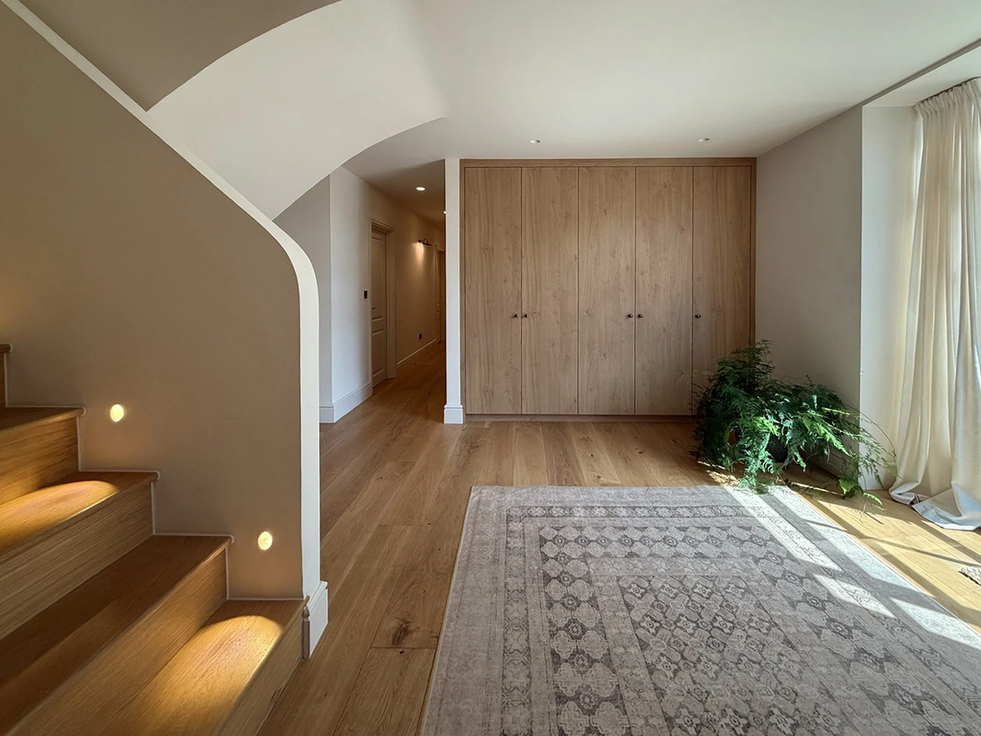 Entrance Hall 02.jpg