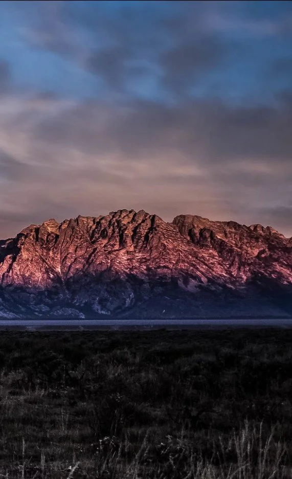 photo representing a flatter part of the mountain landscape