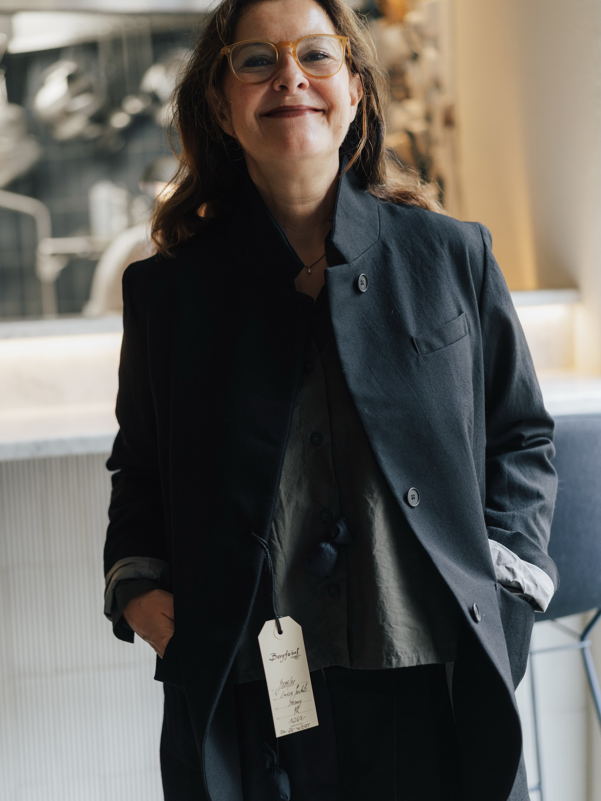 What SUITS you best? 

Fall with @bergfabel.official #bergfabel #curatedfashion #suit #fashionlooks 

Thank you @cincin.bistro 
Photocredit @sinagoeschen