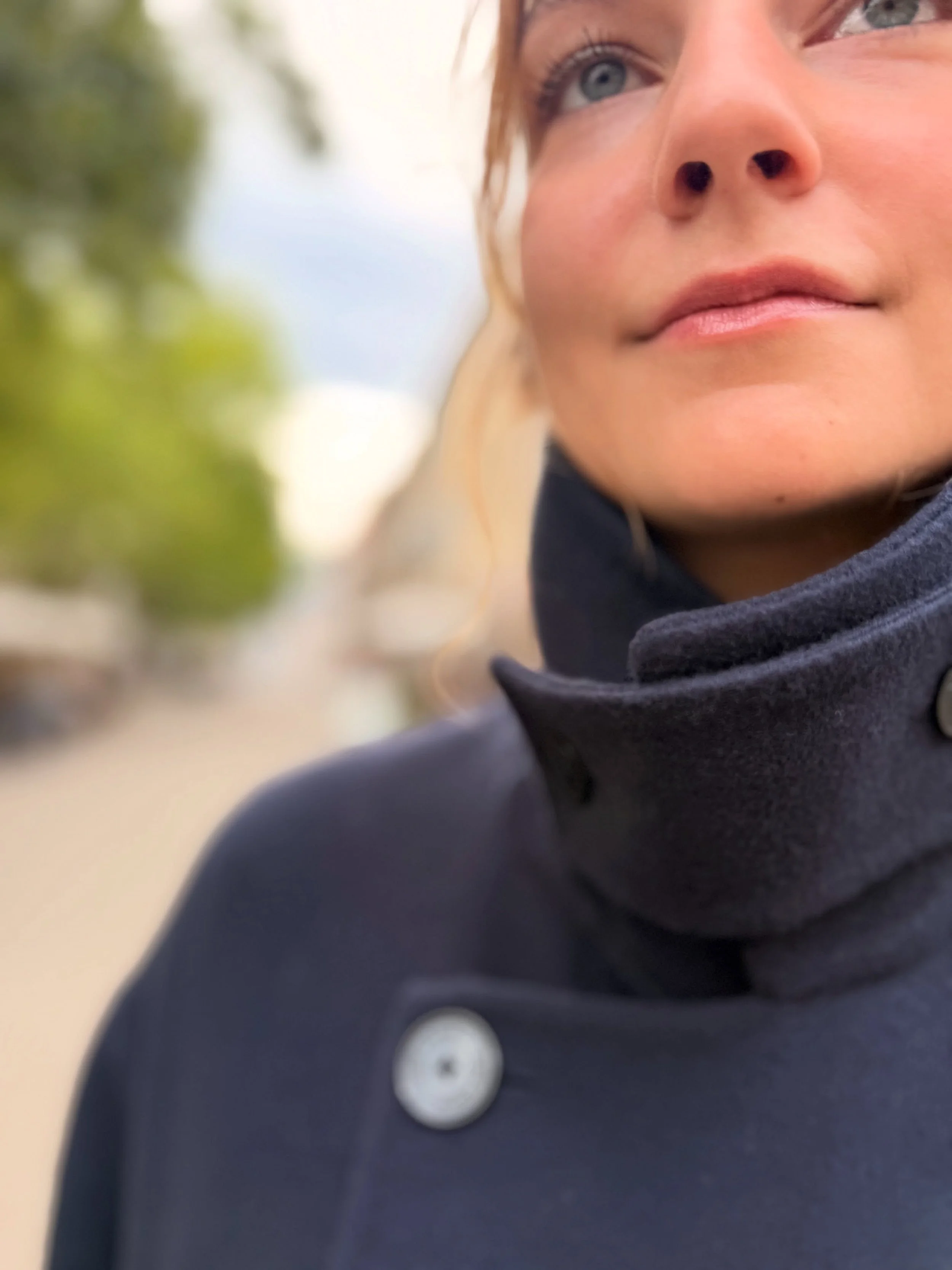 Statement Jackets in Navy.

#doubleface #sofiedhoore #ainamor #jacket #curatedfashion