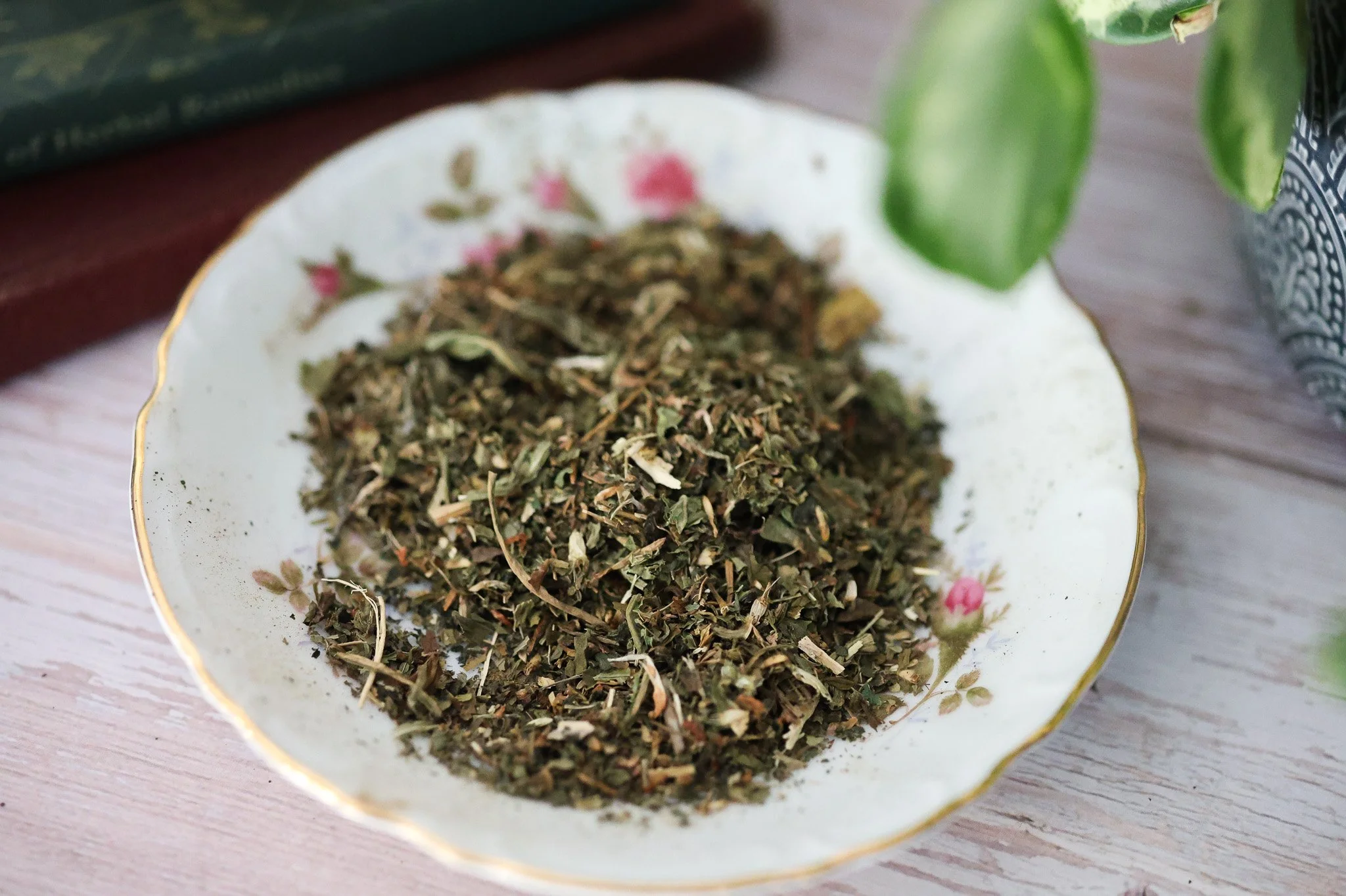 Loose leaf follicular phase tea blend crafted to support energy, hormonal wellness, and cycle balance during the follicular phase.