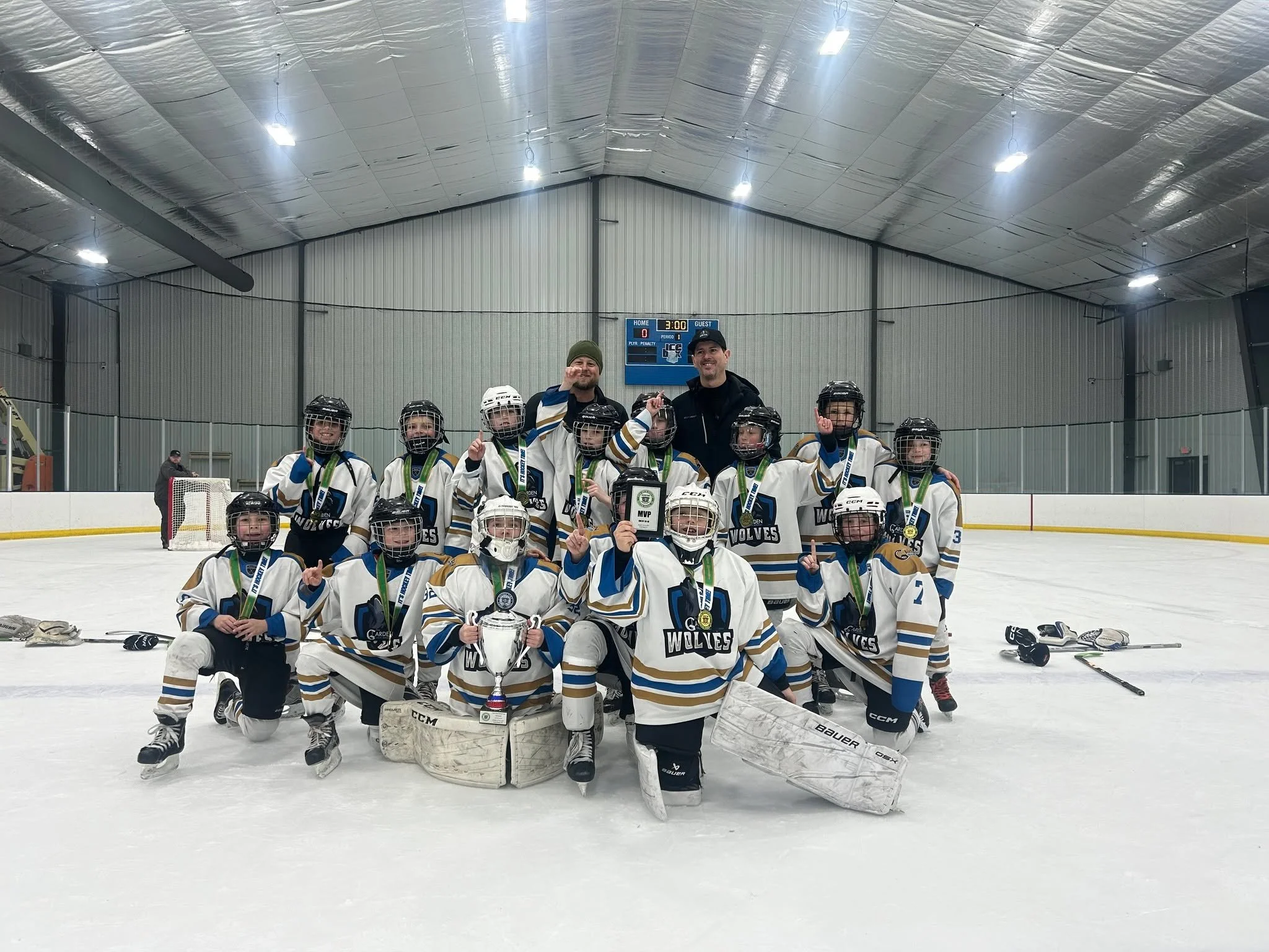 Shoutout to our 10U White team for their first place finish at the Irish Cup in South Bend this weekend!

#thegardenicearena #gardenwolves #gardenhockeyclub #hockey