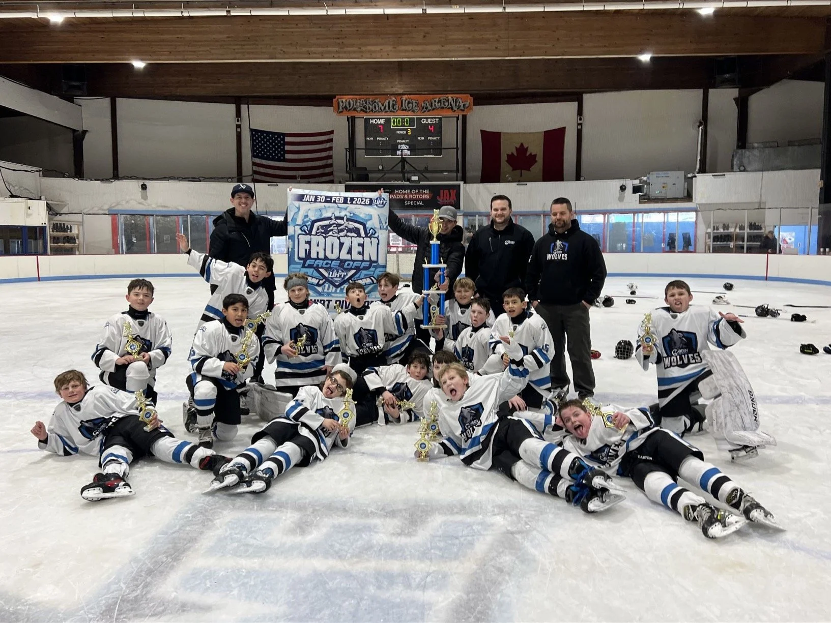 The 10U AA Wolves team came home with gold from the Frozen Faceoff tournament in Chicago this weekend🏅Way to go boys!

#GardenWolves #thegardenicearena #youthhockey