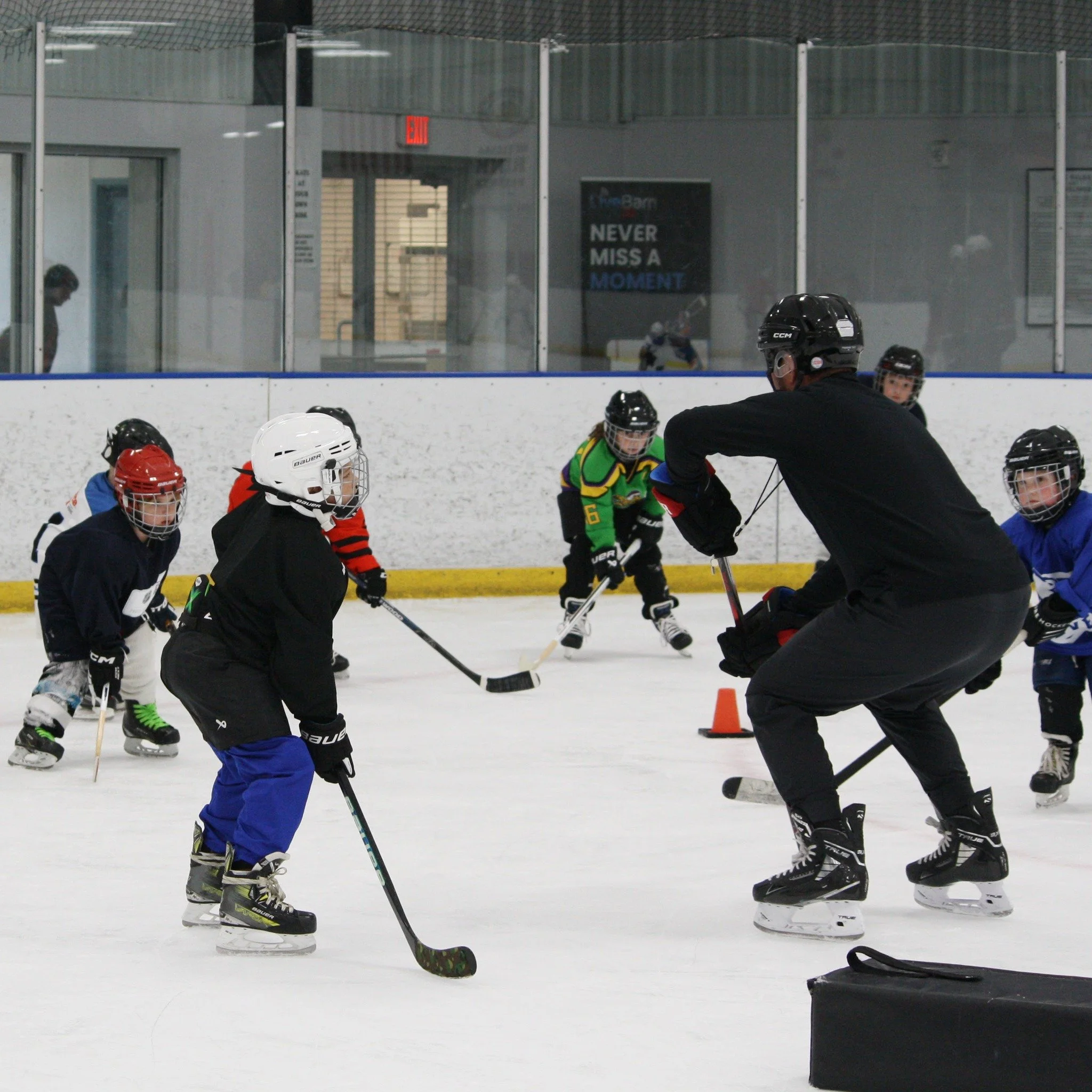 Our players are skating hard and having fun in Learn to Play!

#learntoplayhockey #usahockey #thegardenicearena #GardenWolves #8uhockey