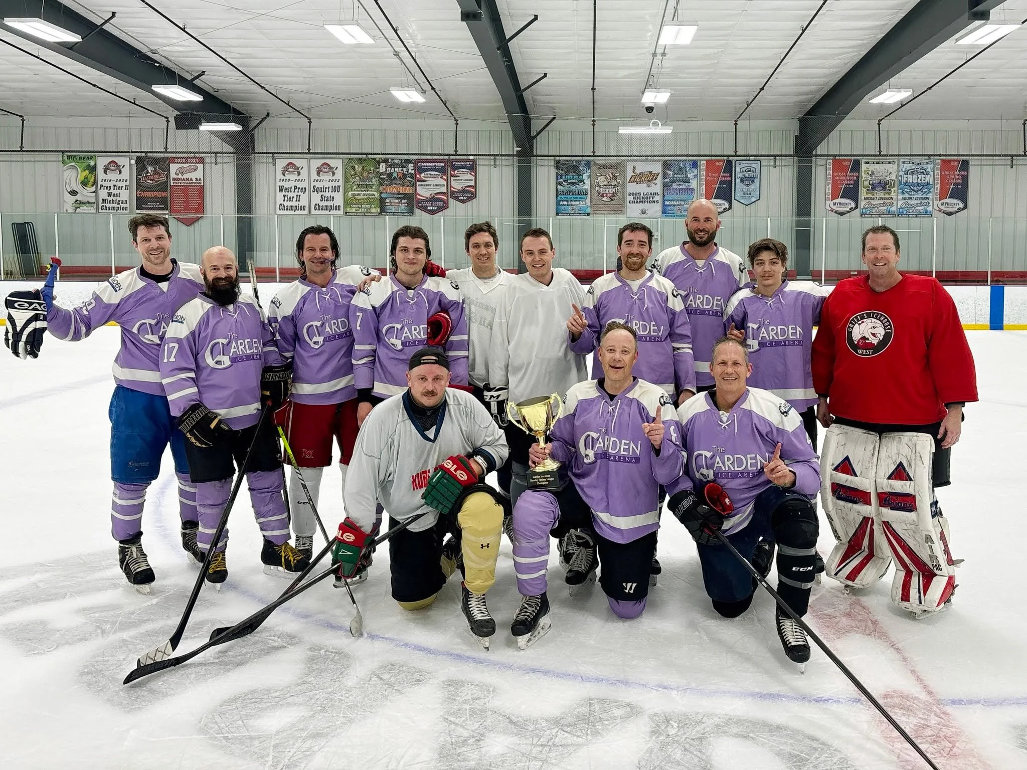 The Winter 2026 Adult League AB division winners are the Garden Ice Arena team! 

#adulthockeyleaguechamps #adulthockeyleague #thegardenicearena #gardenhockeyclub