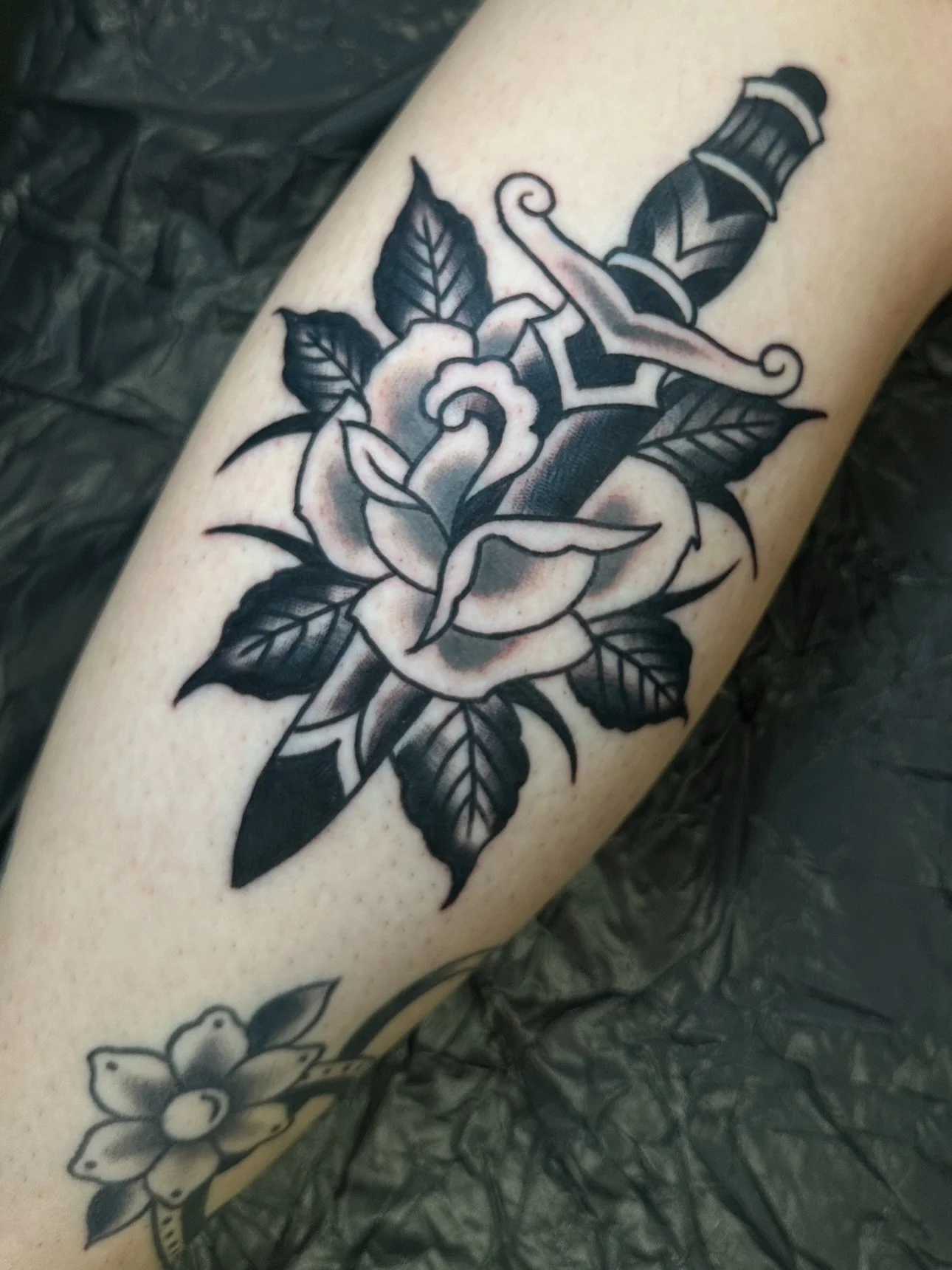 🖤 Black and Grey 🖤

No colors or any colors all the time at @wingandwheeltattoo 🏁🏁🏁 

evanricetattoos@gmail.com for appointments 🫶

#indianatattoo #indianapolistattoo #indianapolis