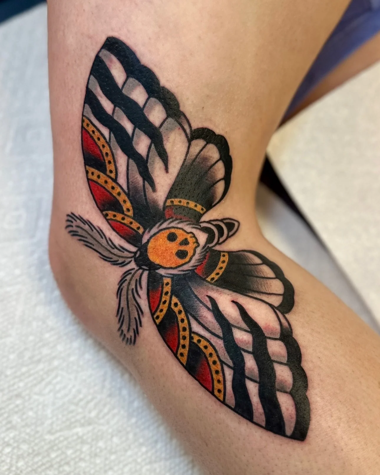 Death moth made at @wingandwheeltattoo 

Thanks to everyone who gets tattooed!! ☯️☯️☯️

evanricetattoos@gmail.com to make an appointment 

#indianapolis #indianapolistattoo #indianatattoo #deathmoth