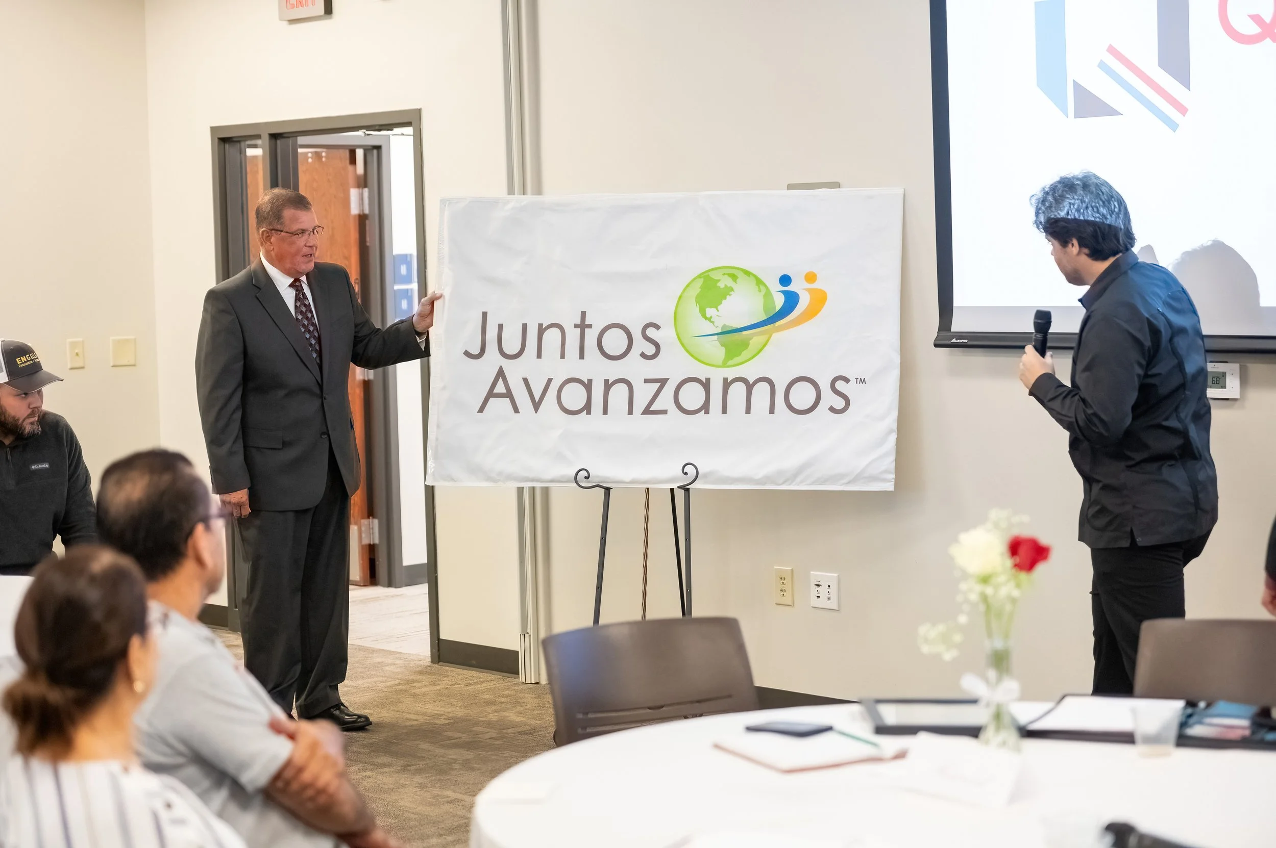 Juntos Avanzamos Flag Presentation