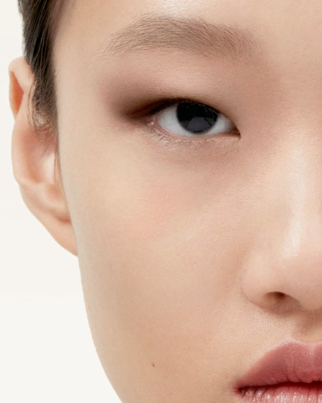 230502_BURBERRY_BEAUTY_EYEQUAD_SHOT_03_CARAMEL_047_f13.jpg