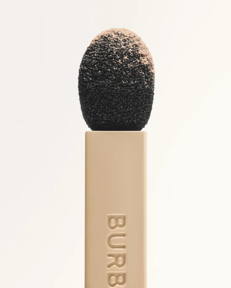 230503_BurberryBeauty_Quad_SHOT12_MACROAPPLICATOR_0018_f2-(1).webp