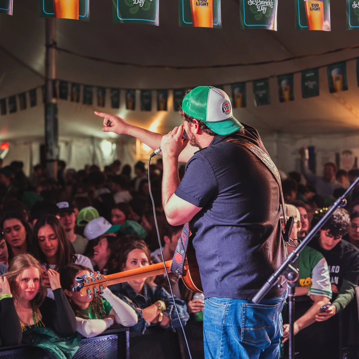 @okellysmtp came to party ☘️

#standardamerican #gunnarandthegrizzlyboys #shotonlumix #okellys #centralmichiganuniversity