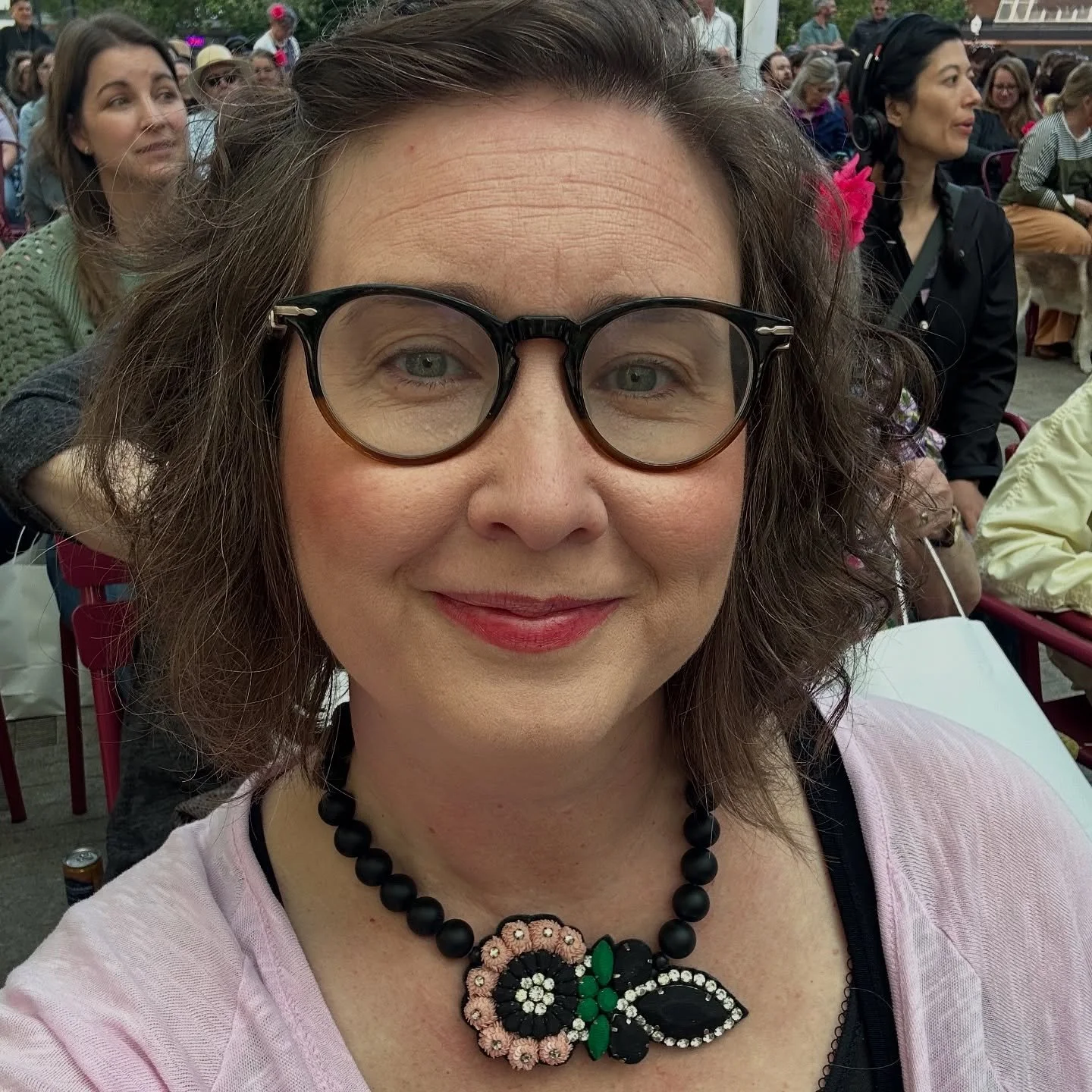 Portland really brought the flowers today for the @downtownpdx Bloom festival! Just a few of my favorites. As always, I brought my mom 🥰.