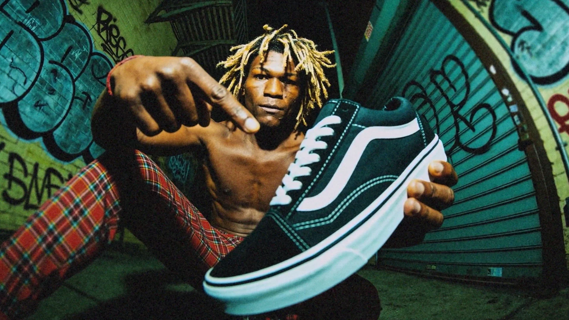 Vans_4K_16x9_02.jpg
