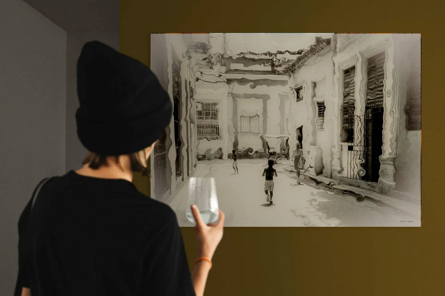 close-up-of-a-woman-next-to-a-gallery-wall (7).jpg