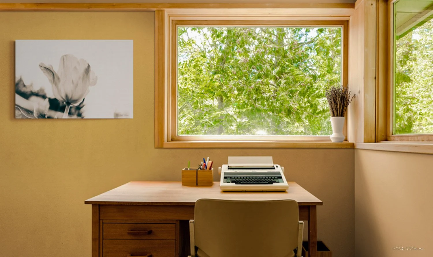 bright-retro-style-home-office (2).jpg