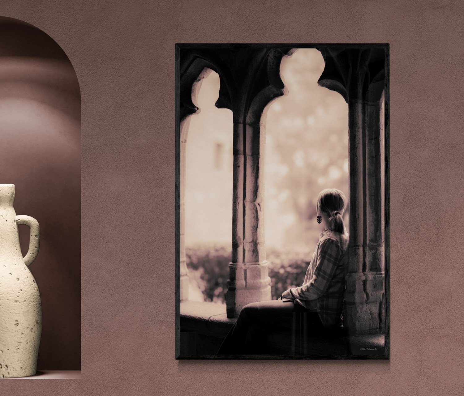 interior-wall-with-a-niche-and-jug (2).jpg