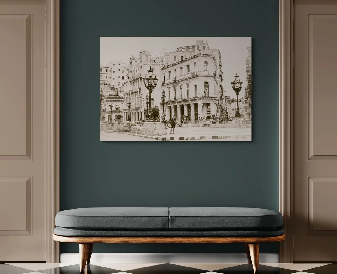 classic-interior-hallway-with-a-bench-seat (8).jpg