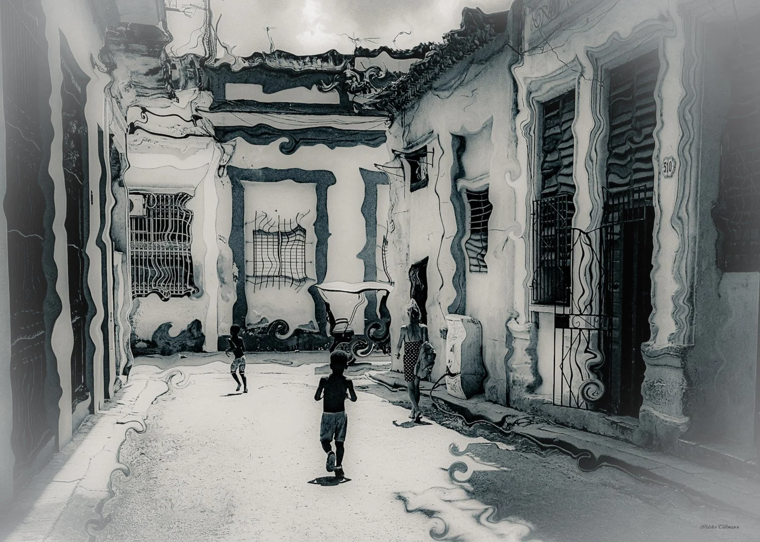 Street in Old Havana - black and white