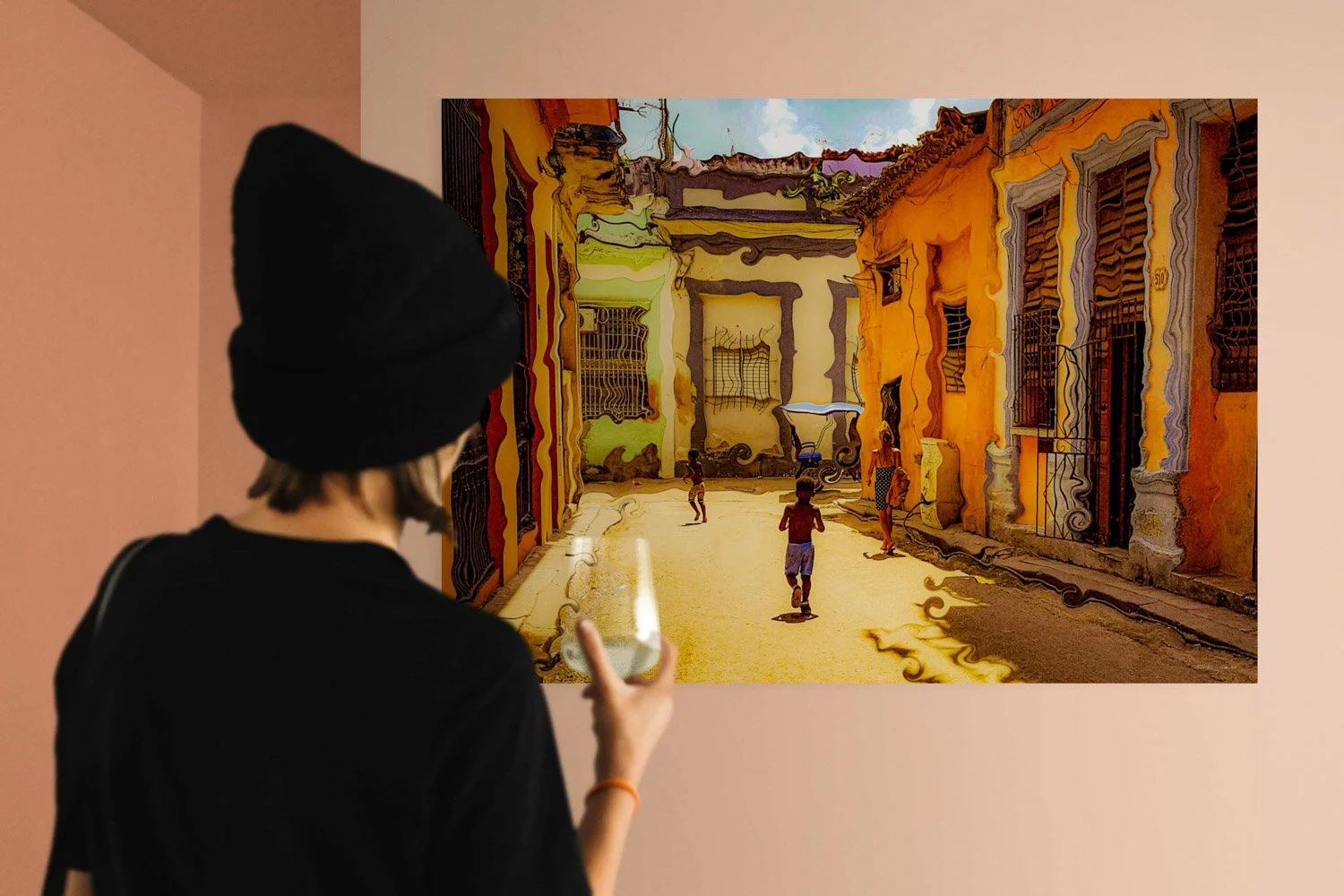 close-up-of-a-woman-next-to-a-gallery-wall (9).jpg