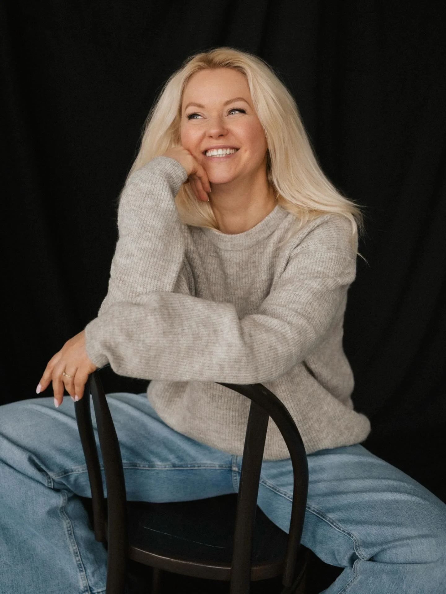 Nepatikėsit, bet 50-mečio proga - Eglė ✨

Kovo 8-ąją noriu įamžinti dar vieną moterį. Be kaukių, be dirbtinumo &ndash; tiesiog susitikti, pasijuokti ir leisti man pagauti tave tokią, kokia esi. Žinau, kad yra seniai svajojančių, bet niekaip nesiryžta