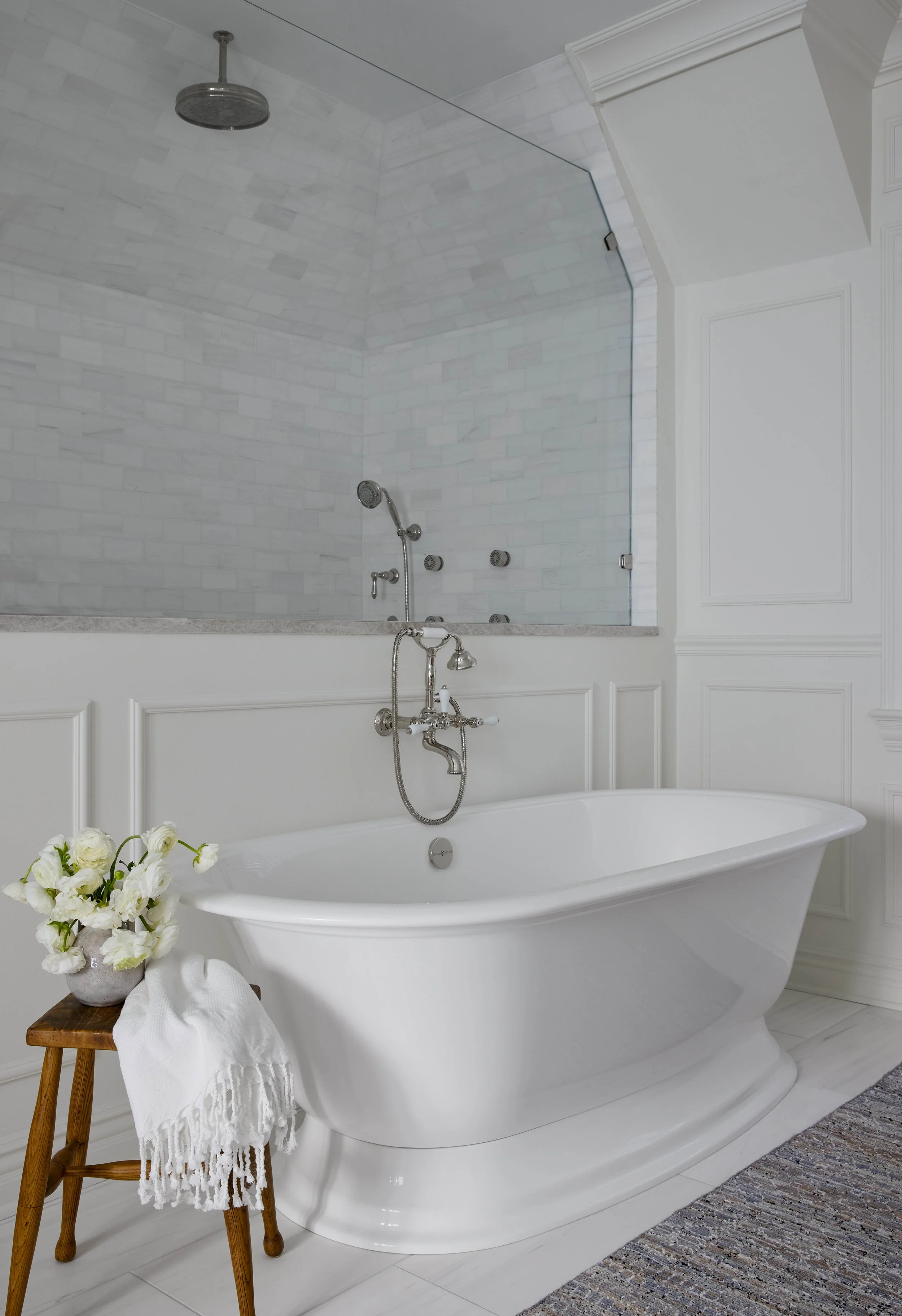 23- bath tub and shower.jpg