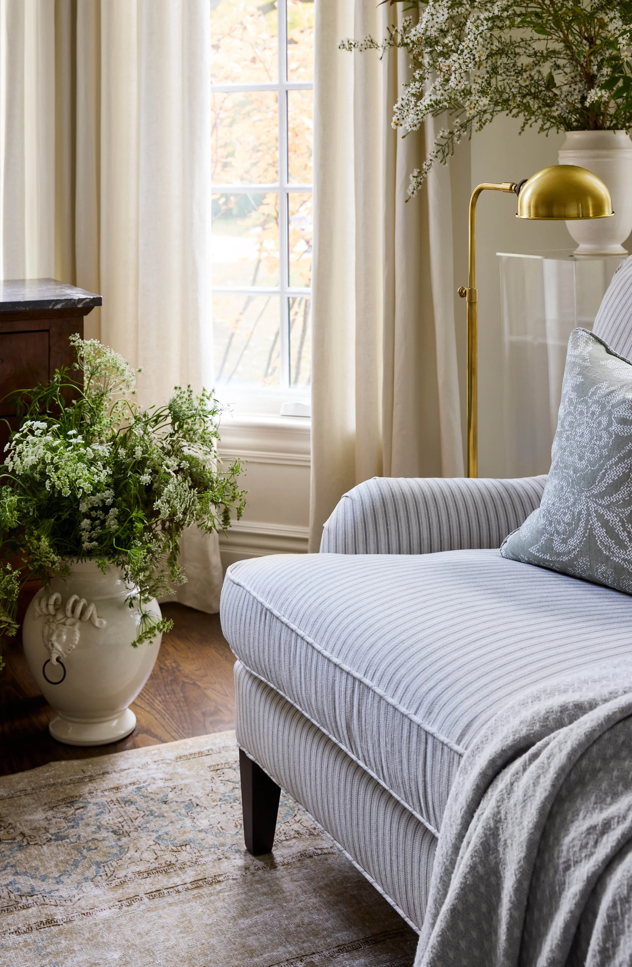 6-living room detail.jpg